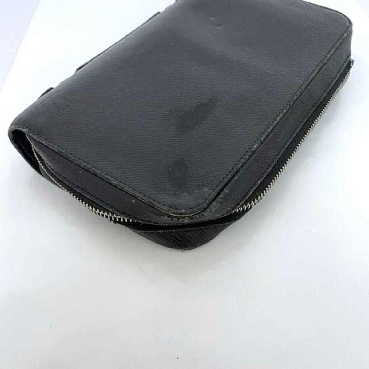 Louis Vuitton Ardoise Black Taiga Leather Long Wallet (Bi-Fold) (Pre-Owned)