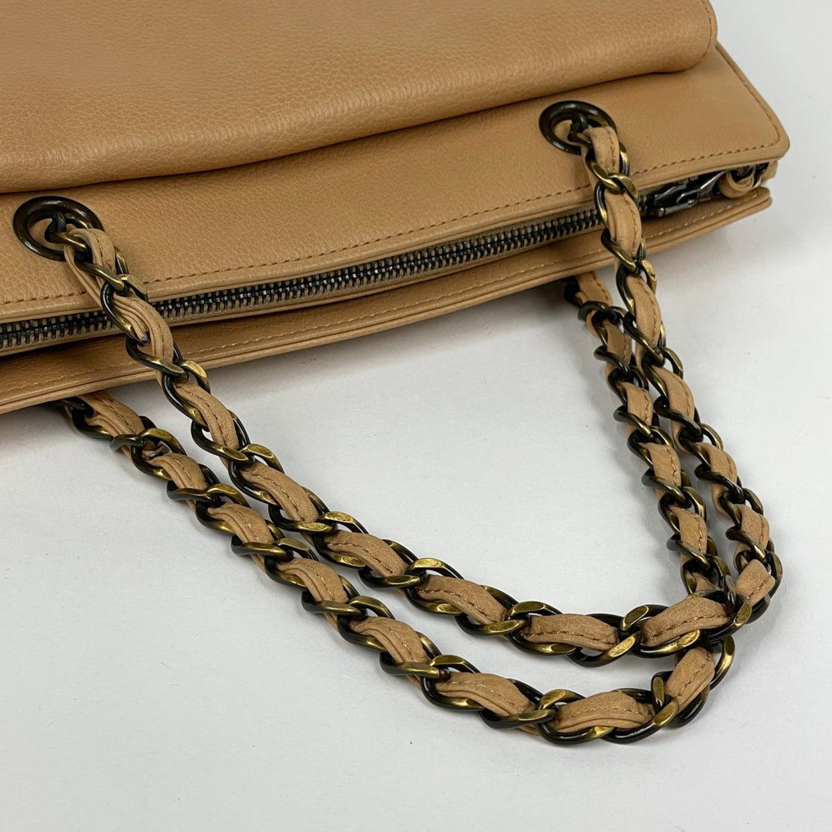 Chanel Beige Leather Handbag (Pre-Owned)