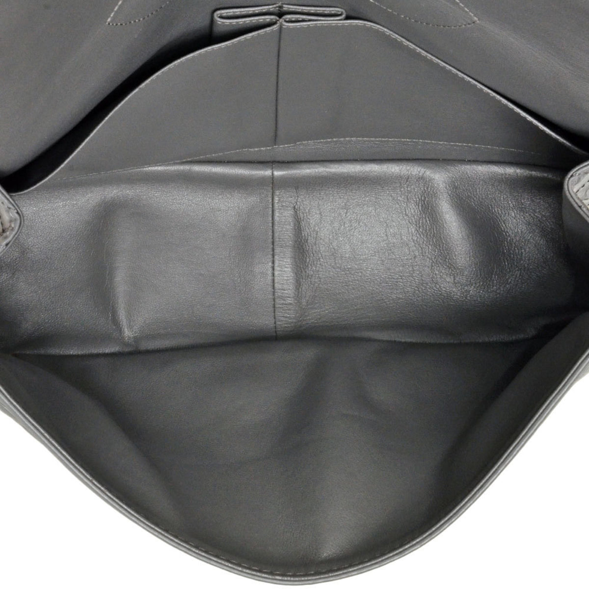 Chanel Gray Leather Shoulder Bag (Pre-Owned)