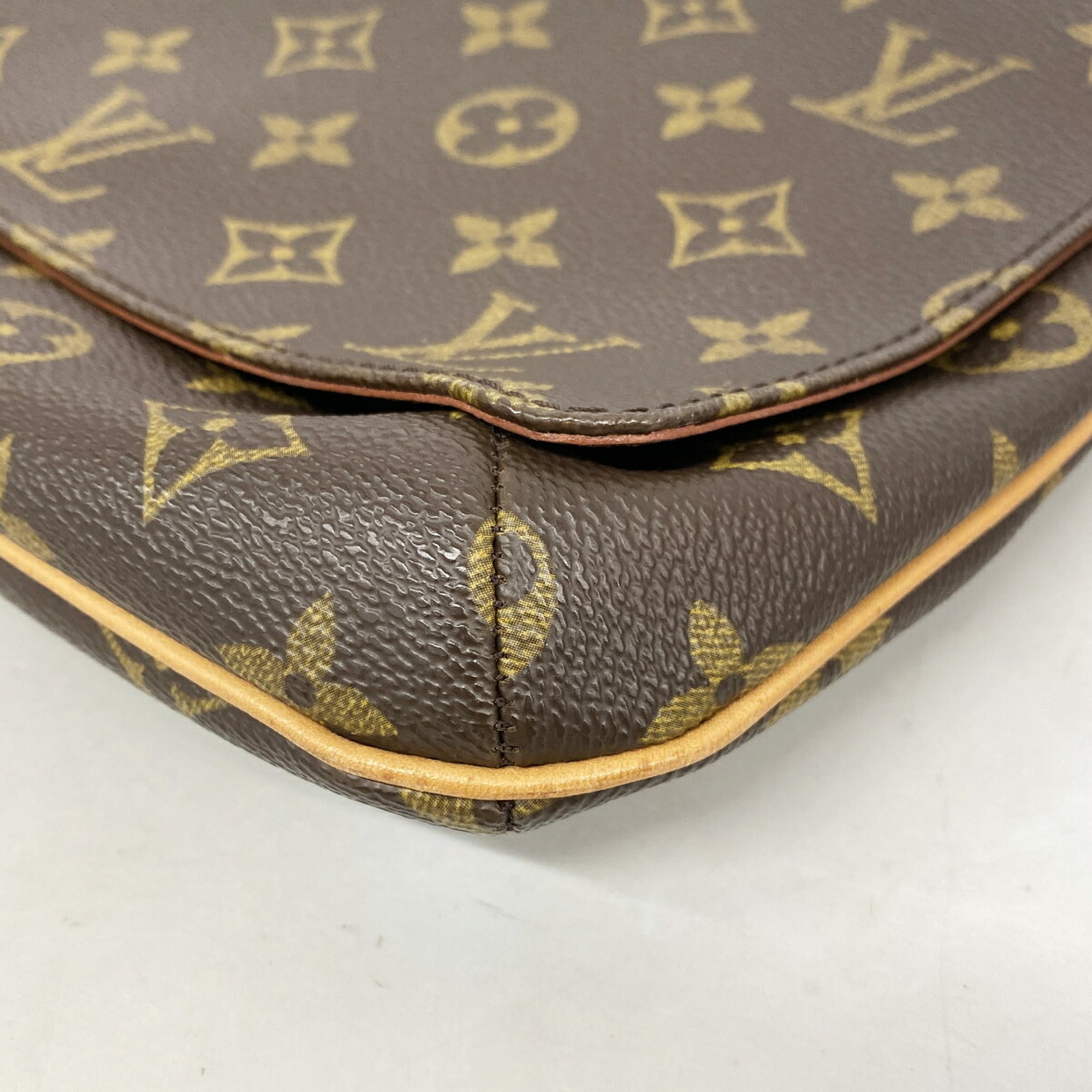 Louis Vuitton Brown Shoulder Bag (Pre-Owned)