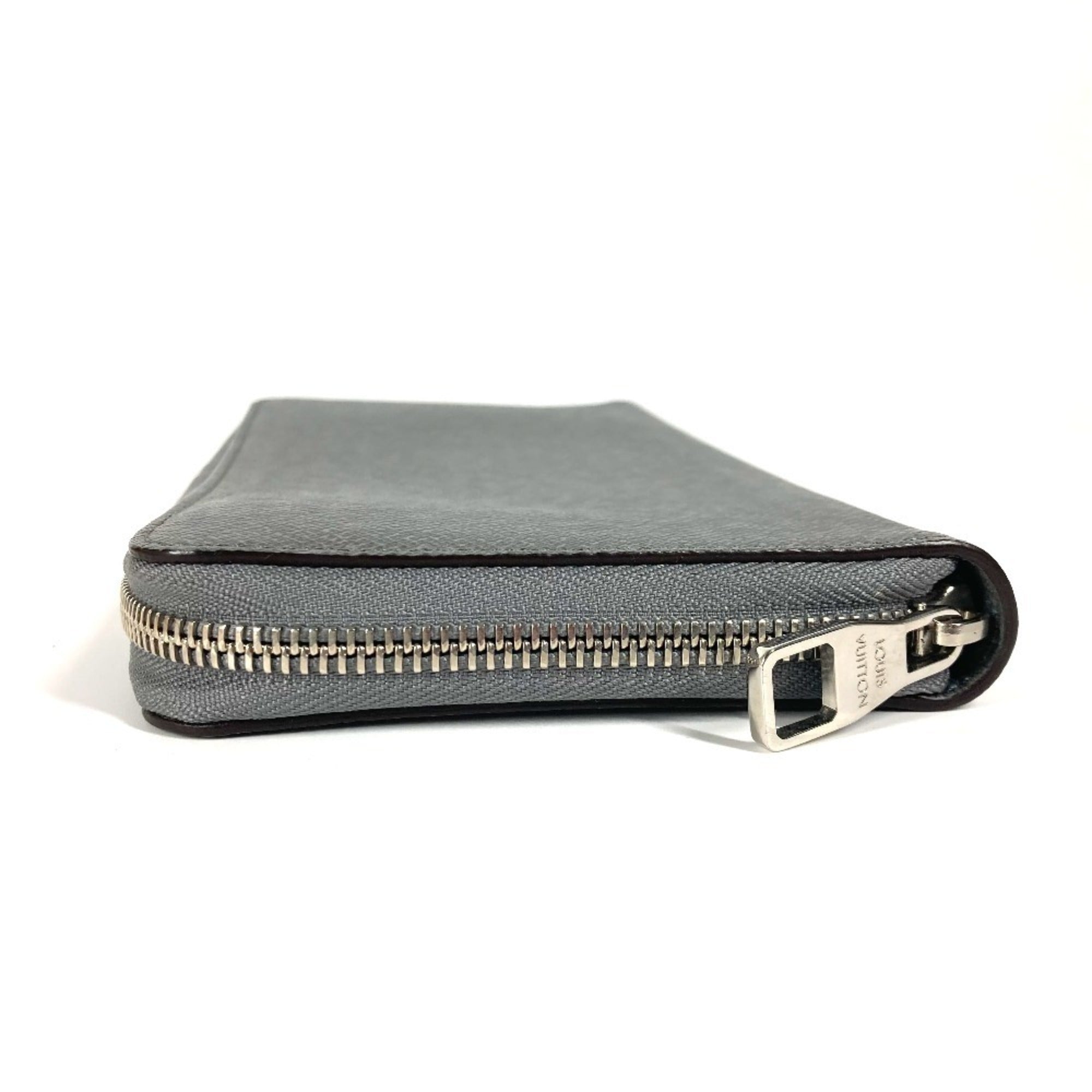 Louis Vuitton Glacier Gray Taiga Leather Long Wallet (Bi-Fold) (Pre-Owned)
