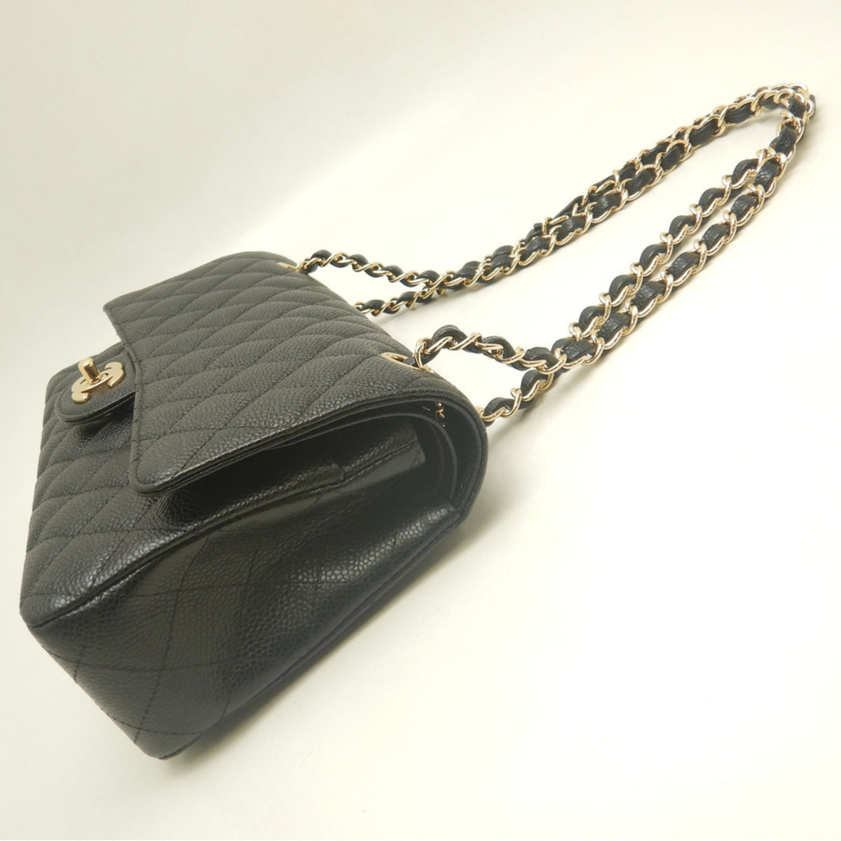 Chanel Black Grained Calfskin Shoulder Bag (Pre-Owned)