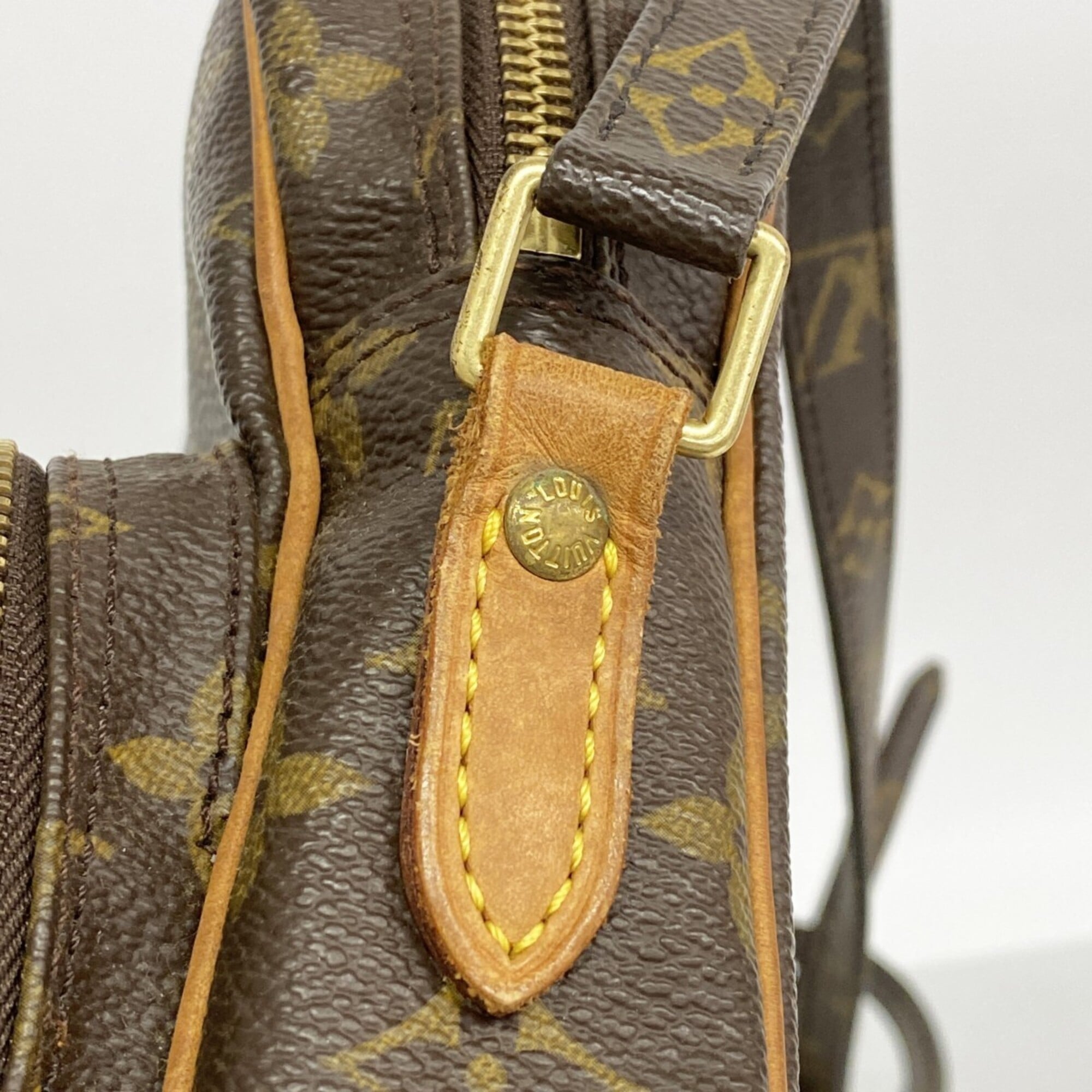 Louis Vuitton Brown Shoulder Bag (Pre-Owned)