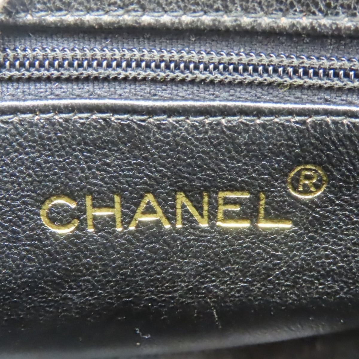 Chanel Black Leather Shoulder Bag (Pre-Owned)