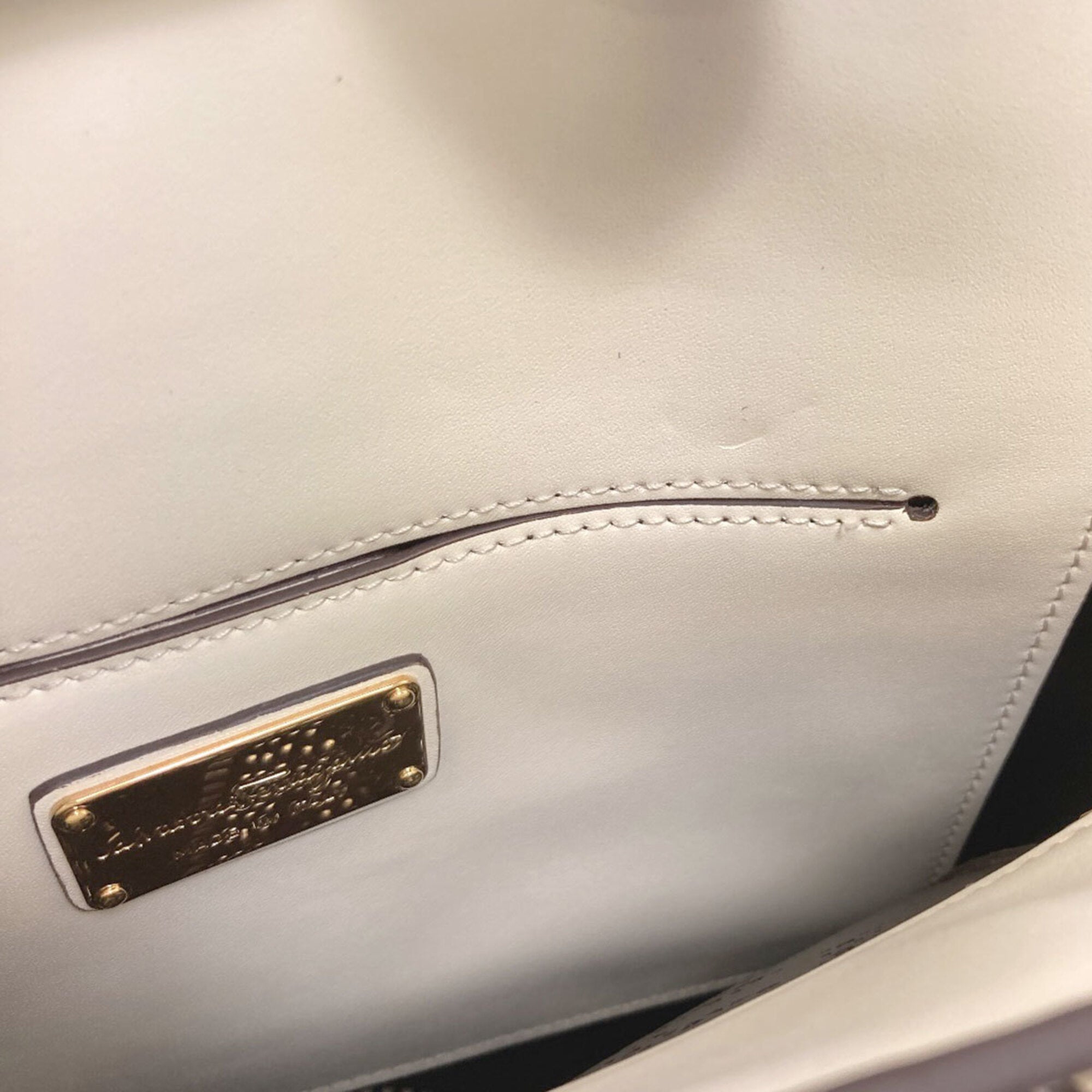 Salvatore Ferragamo White Leather Handbag (Pre-Owned)