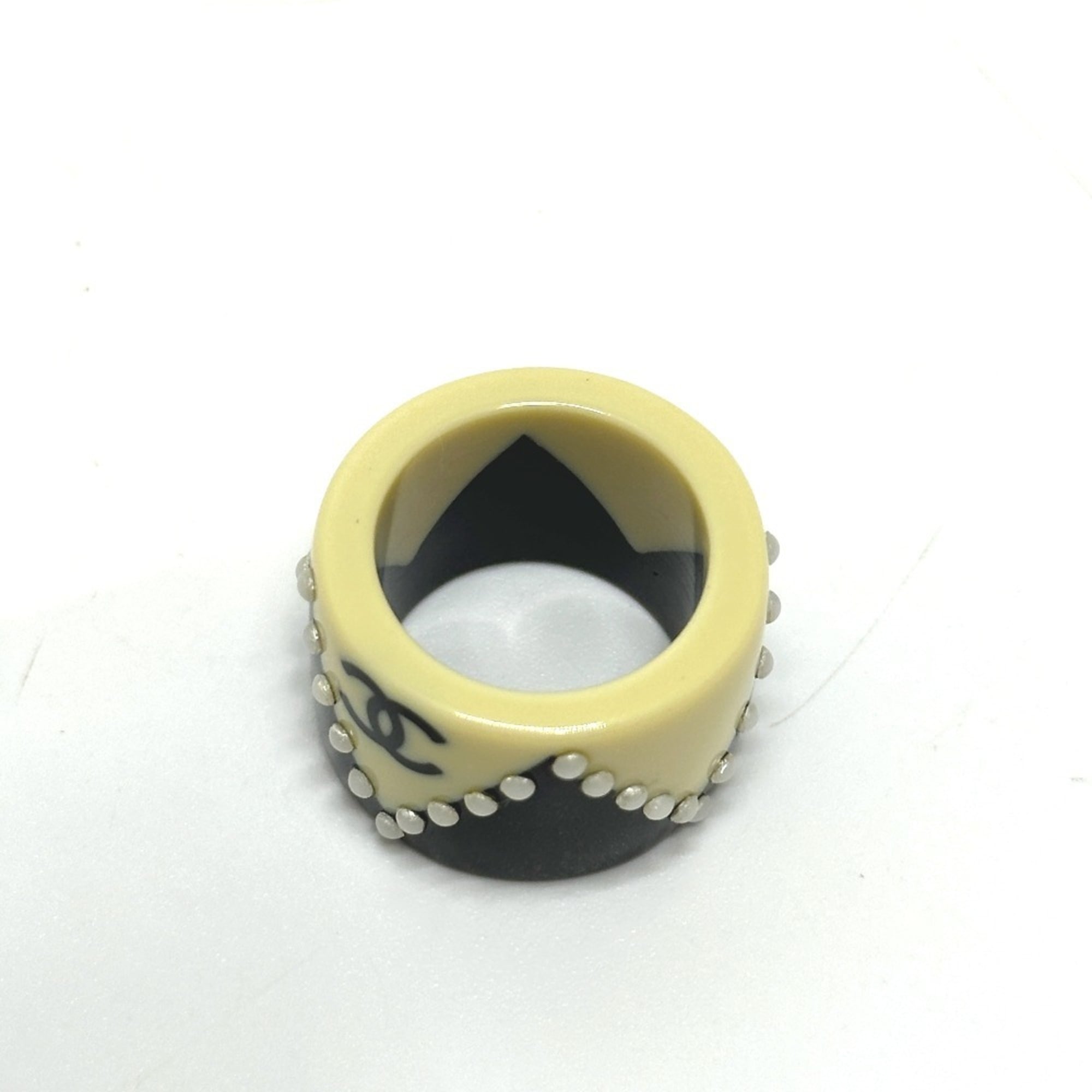 Chanel Black White Plastic Band Ring (Pre-Owned)