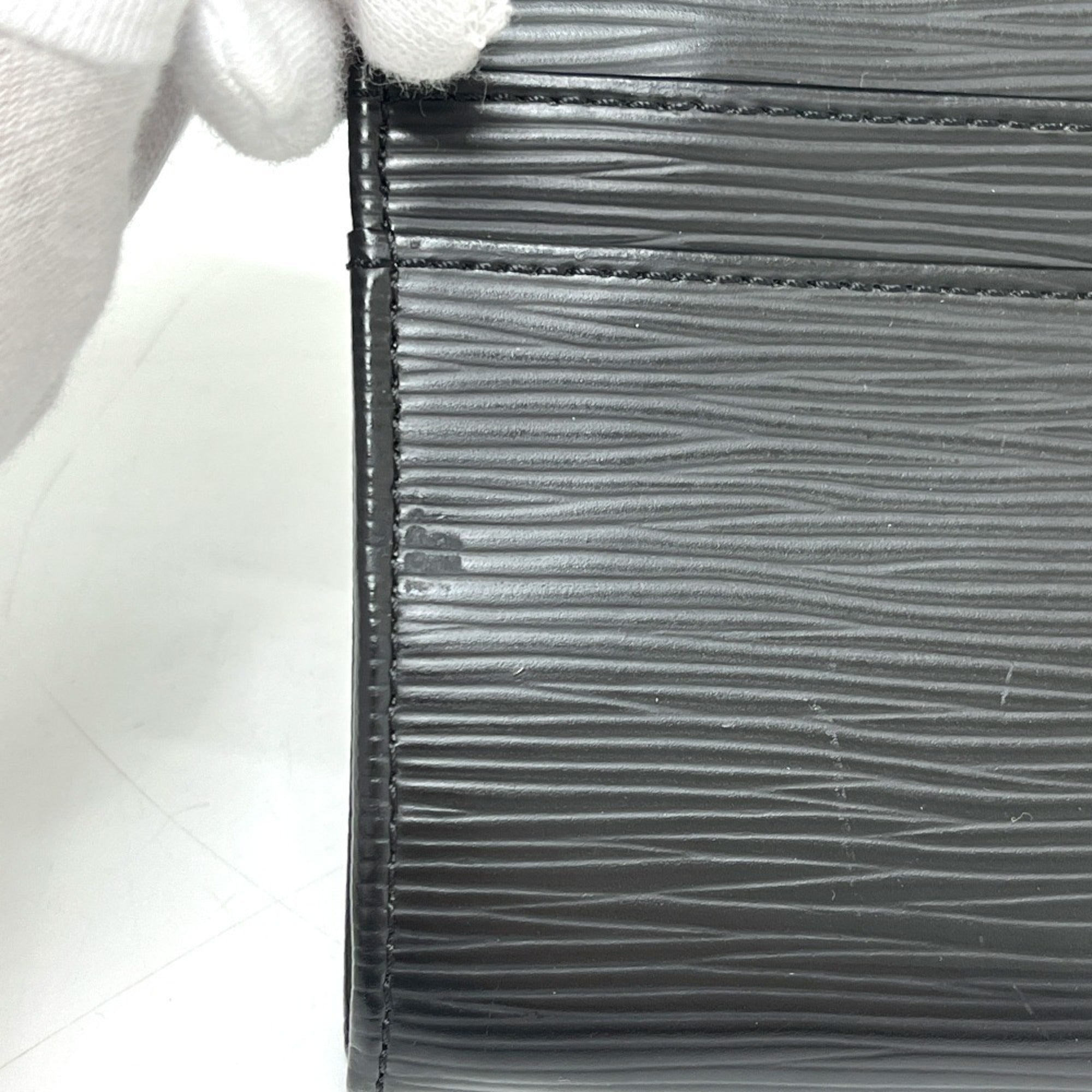 Louis Vuitton Black Epi Leather Long Wallet (Bi-Fold) (Pre-Owned)