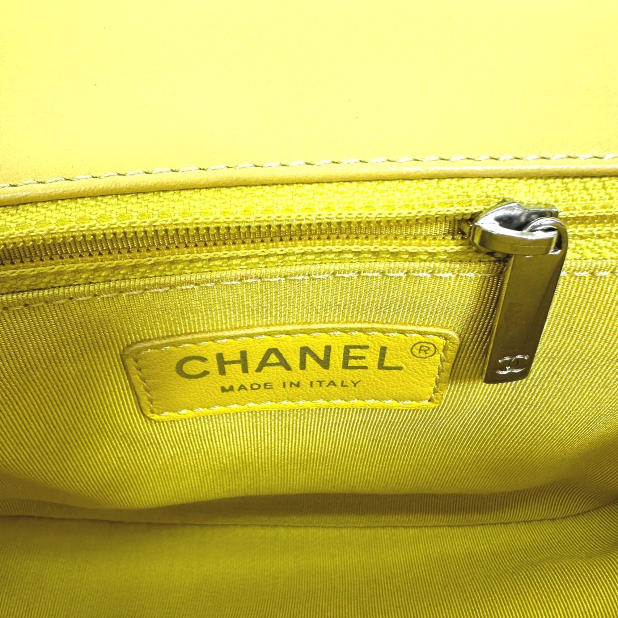 Chanel Yellow Leather Shoulder Bag (Pre-Owned)