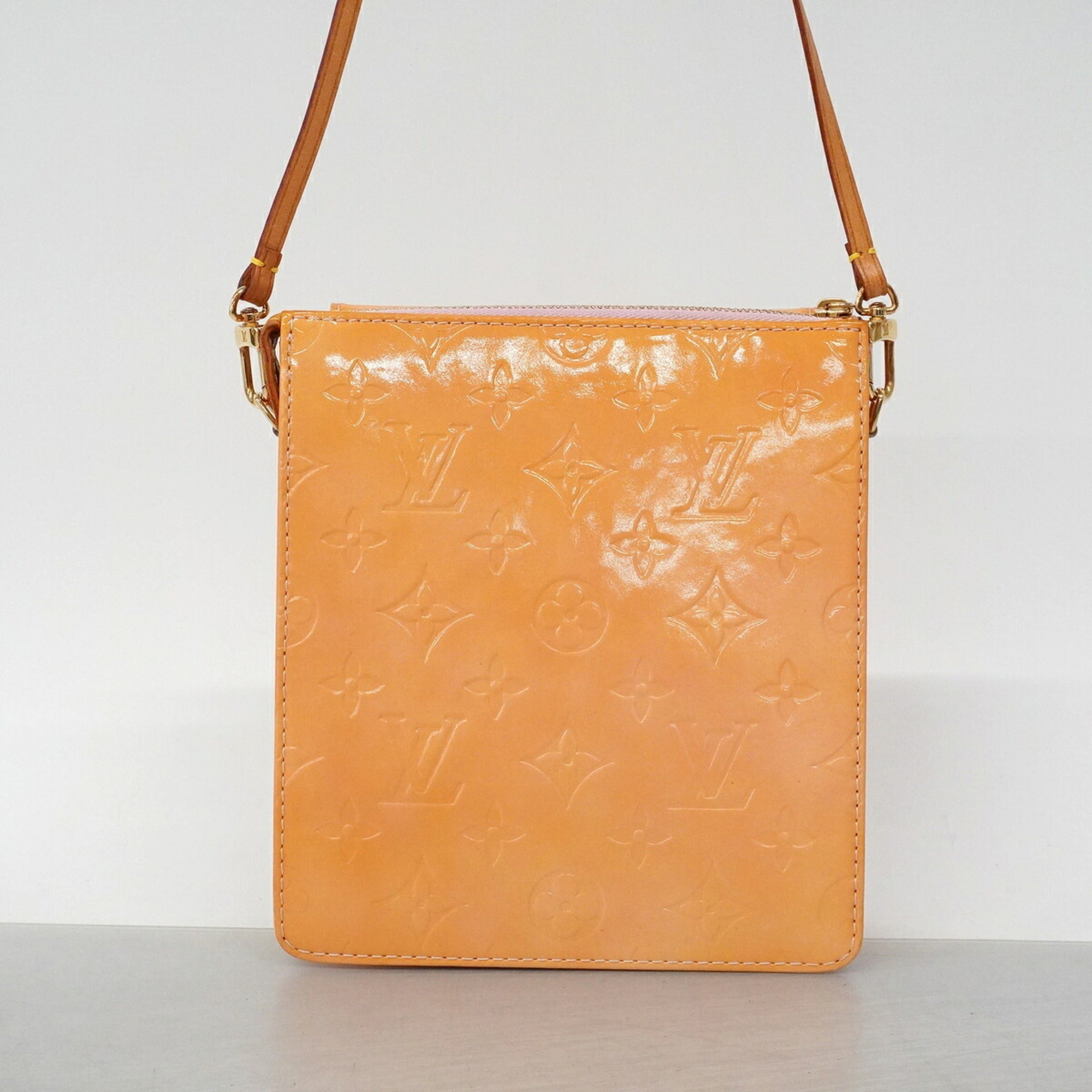Louis Vuitton Rose Handbag (Pre-Owned)