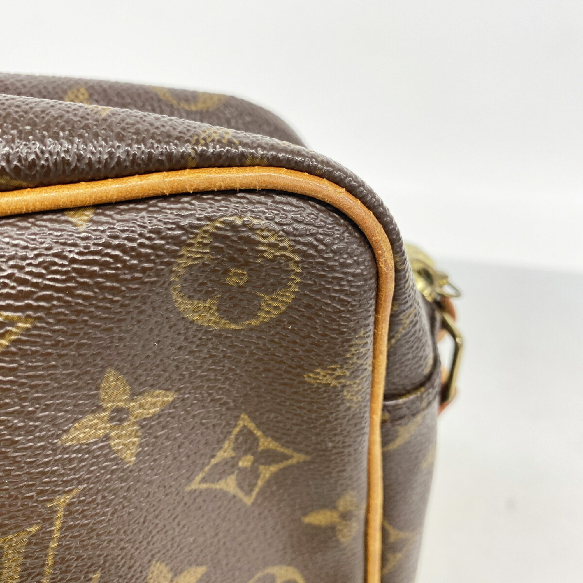 Louis Vuitton Brown Shoulder Bag (Pre-Owned)