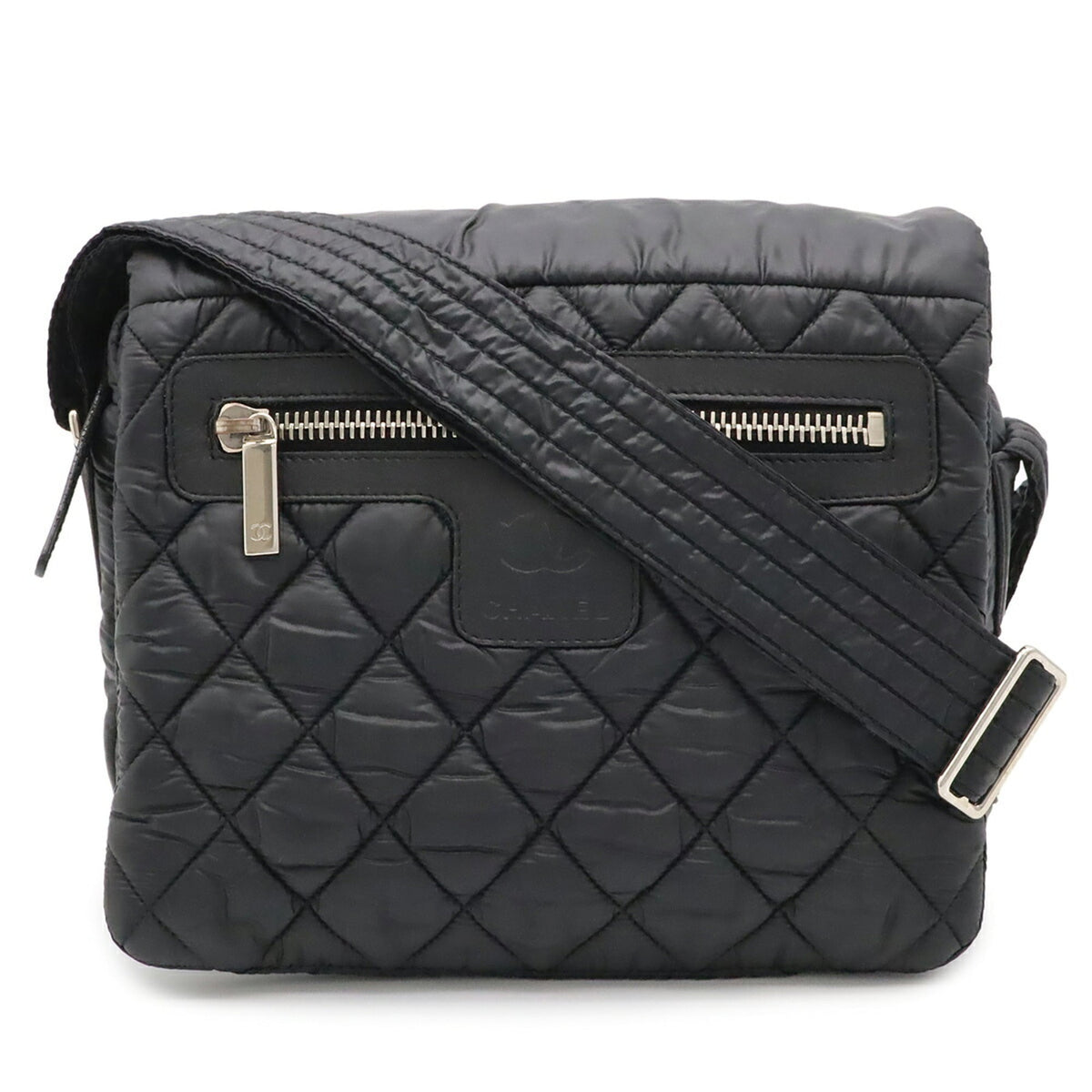 Chanel Black Nylon Shoulder Bag (Pre-Owned)