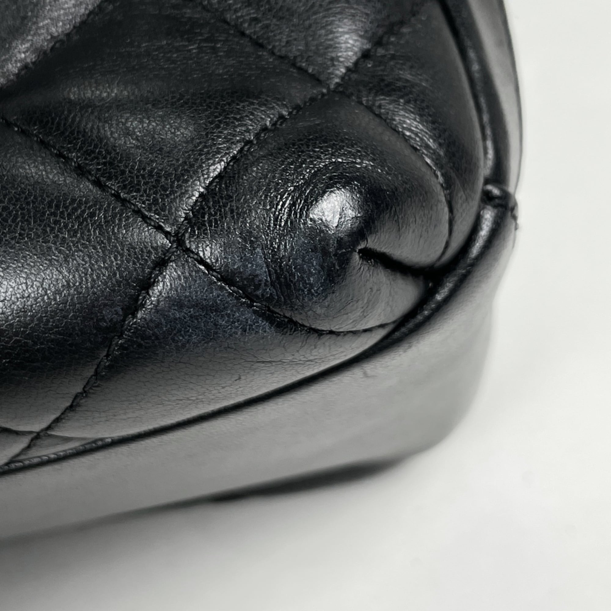 Chanel Black Leather Handbag (Pre-Owned)