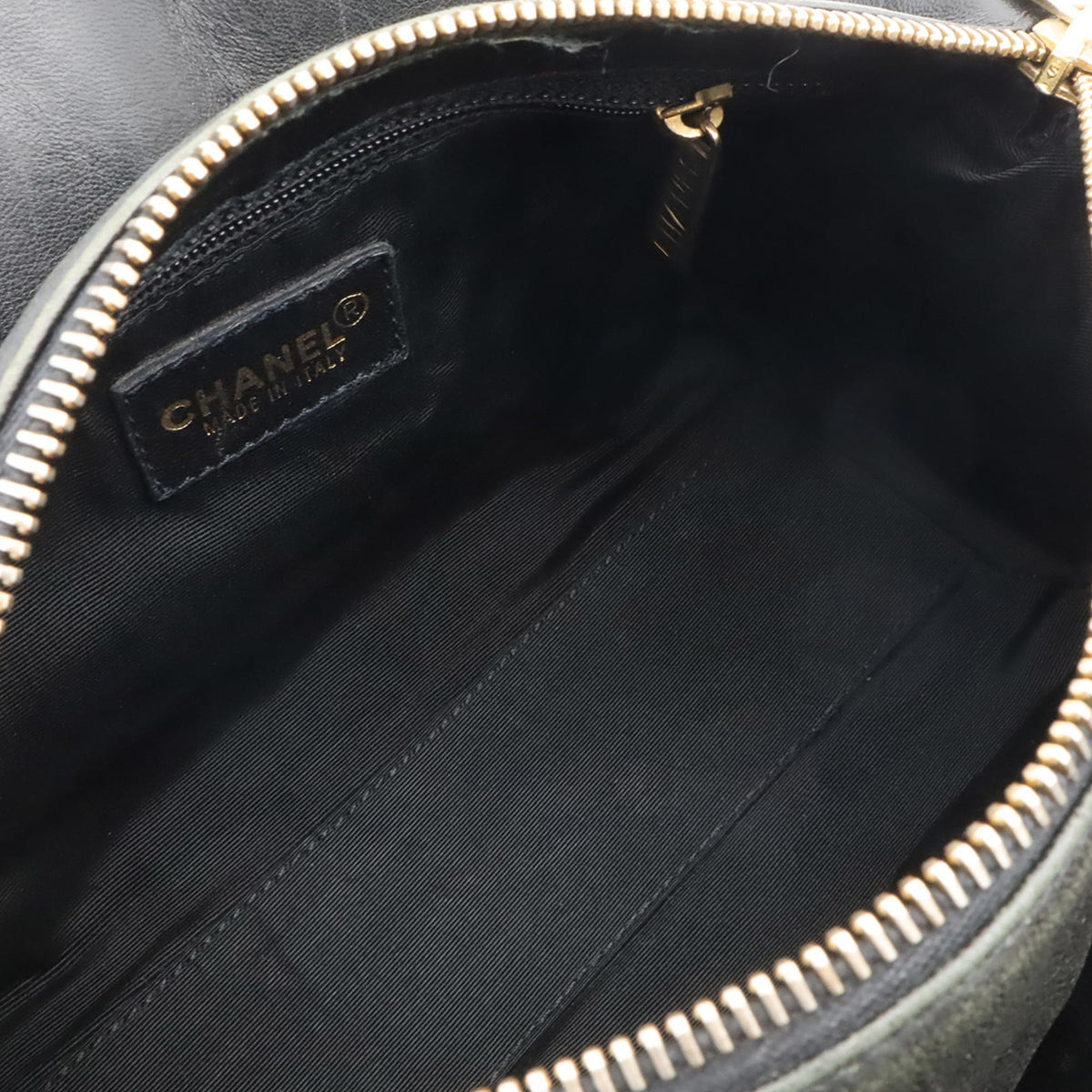 Chanel Black Leather Handbag (Pre-Owned)