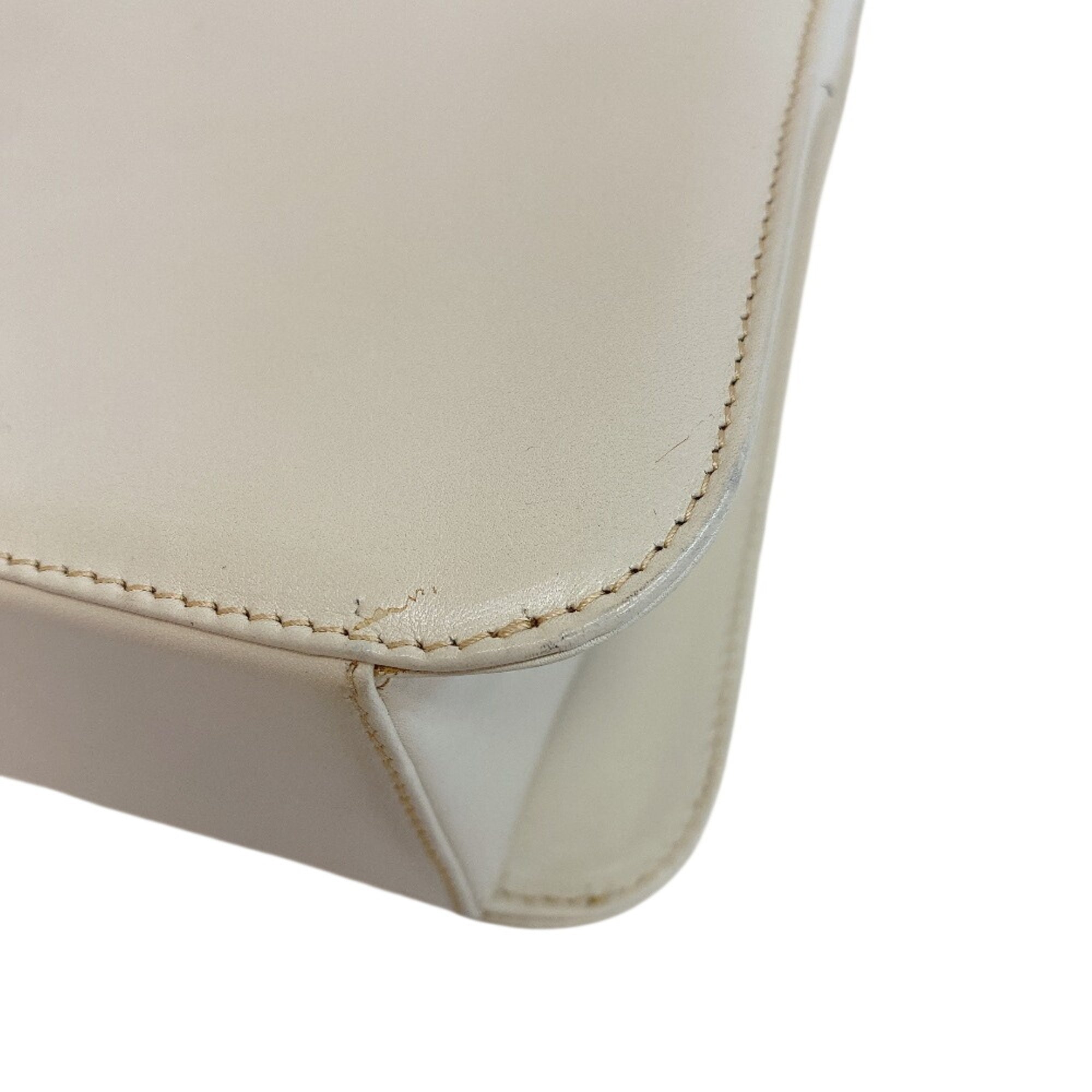 Salvatore Ferragamo Ivory White Leather Shoulder Bag (Pre-Owned)