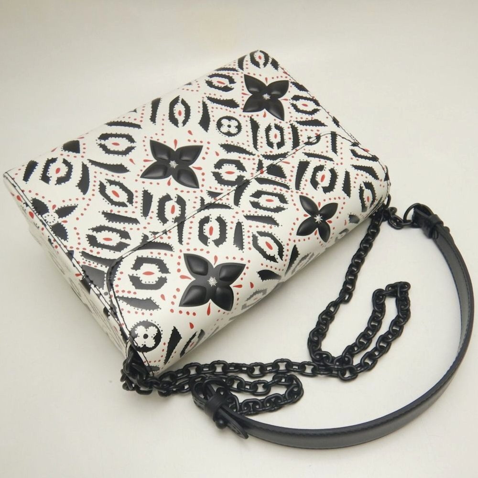 Louis Vuitton Black White Leather Shoulder Bag (Pre-Owned)