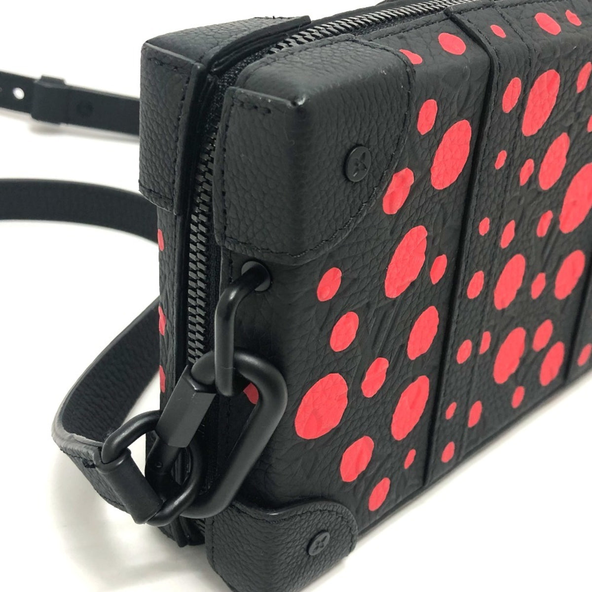 Louis Vuitton Black Leather Shoulder Bag (Pre-Owned)