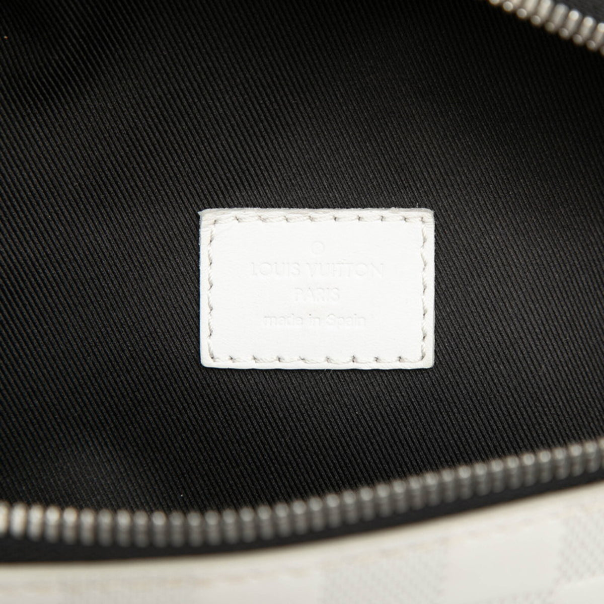 Louis Vuitton Blanc White Leather Sling Bag (Pre-Owned)