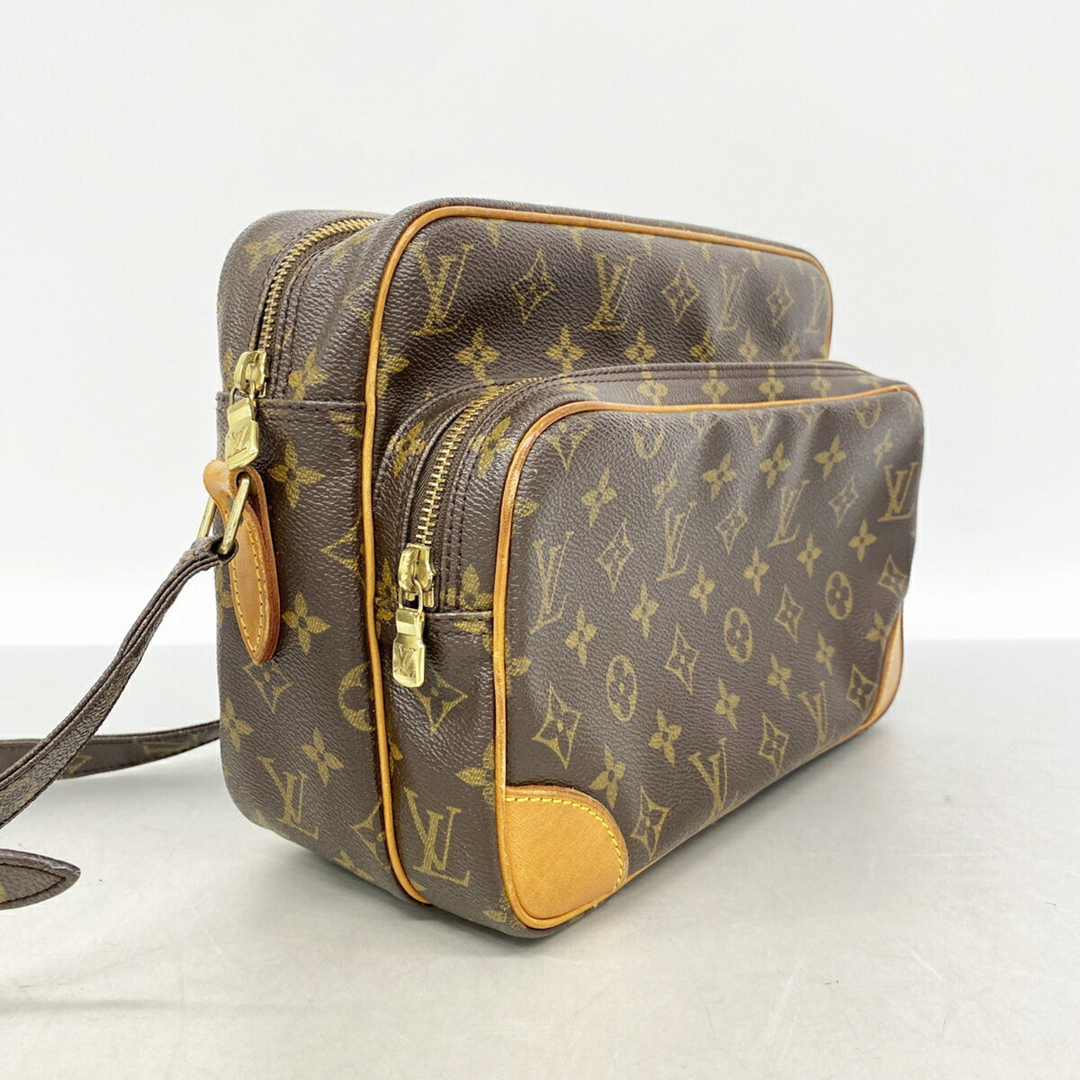 Louis Vuitton Brown Shoulder Bag (Pre-Owned)