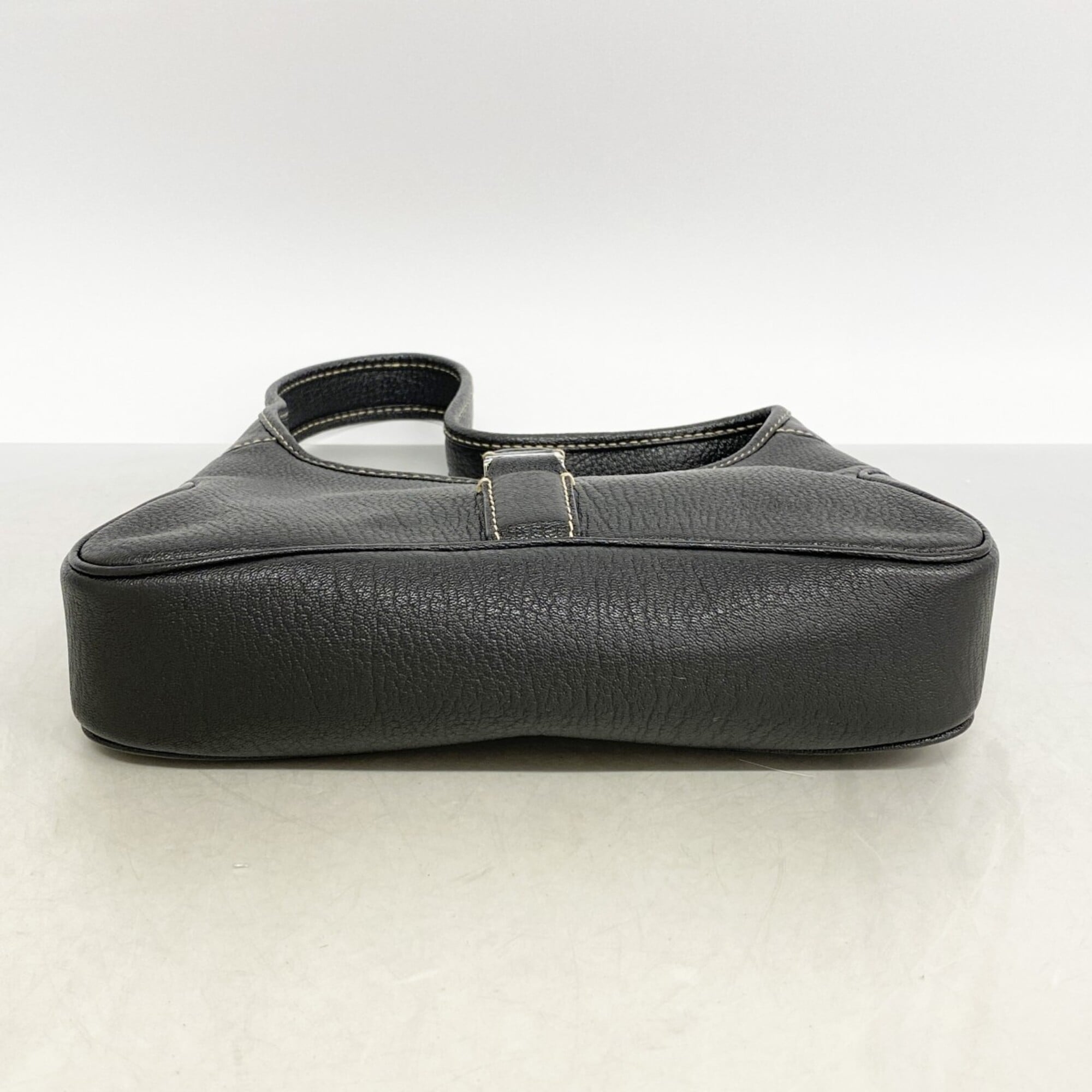 Salvatore Ferragamo Black Leather Shoulder Bag (Pre-Owned)