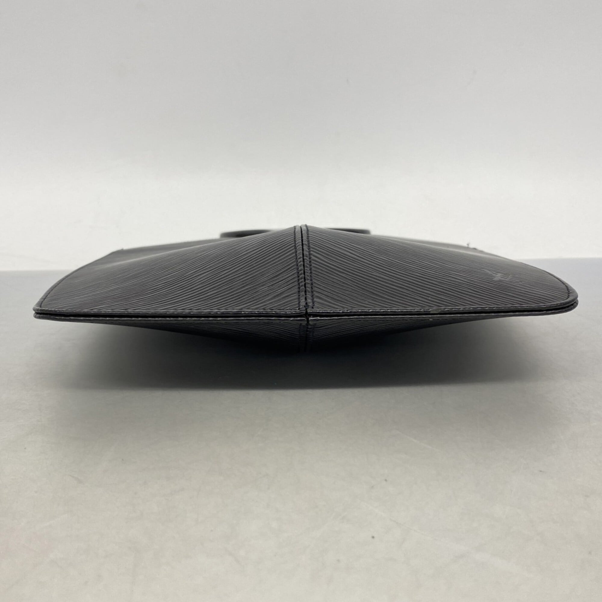 Louis Vuitton Noir Handbag (Pre-Owned)
