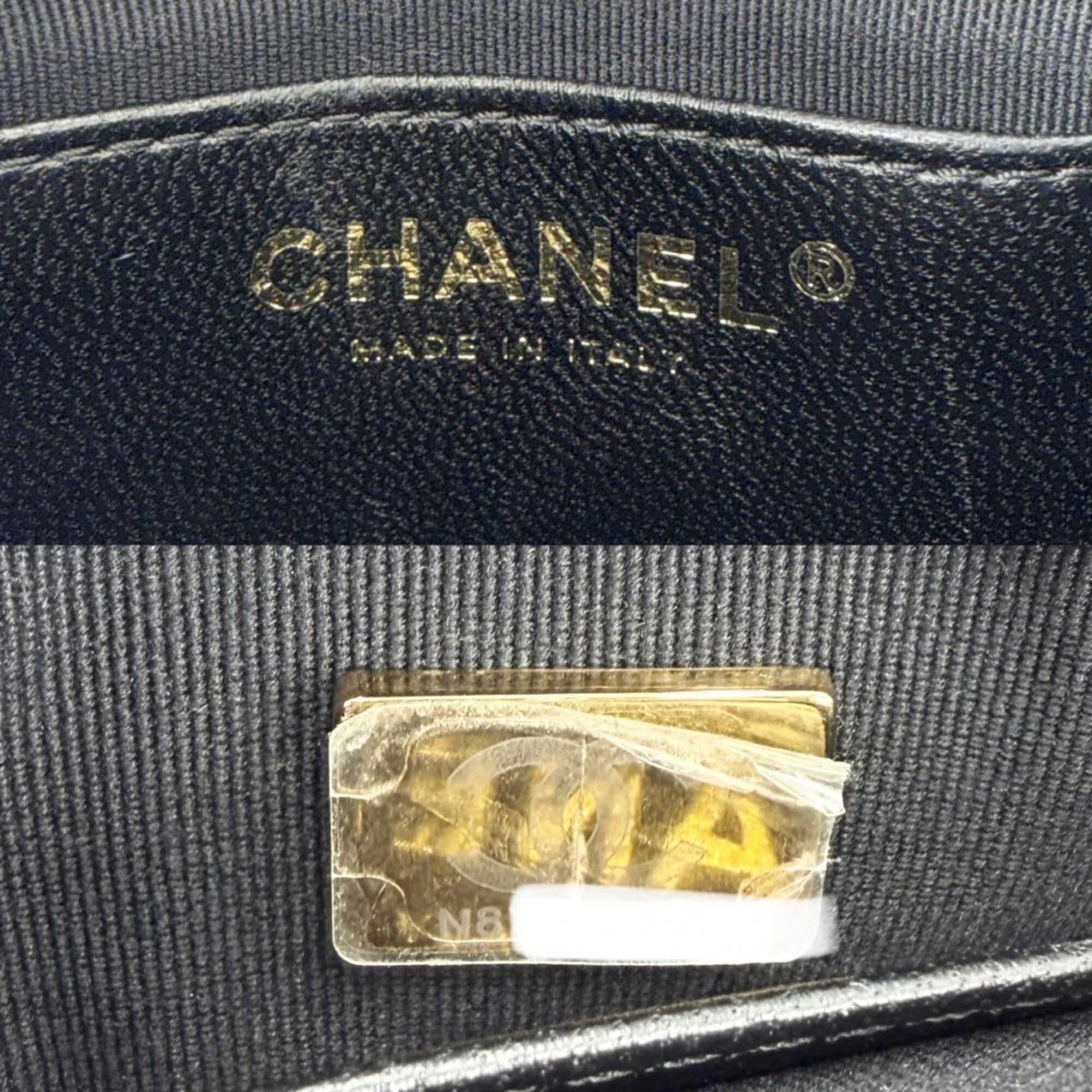 Chanel Black Leather Shoulder Bag (Pre-Owned)
