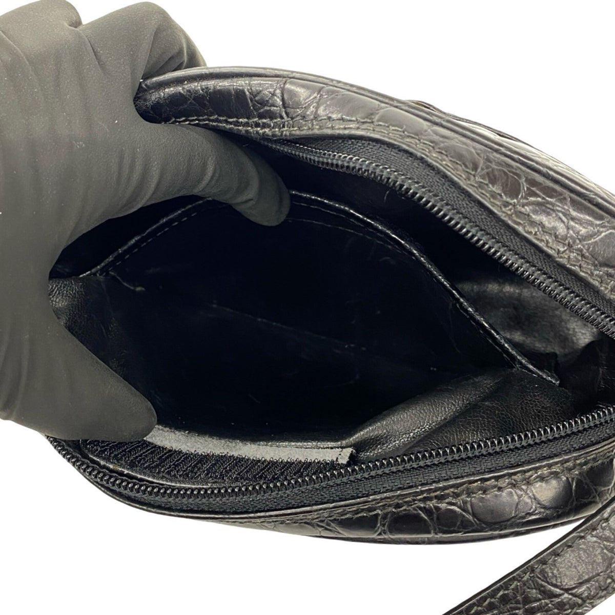 Salvatore Ferragamo Black Leather Shoulder Bag (Pre-Owned)