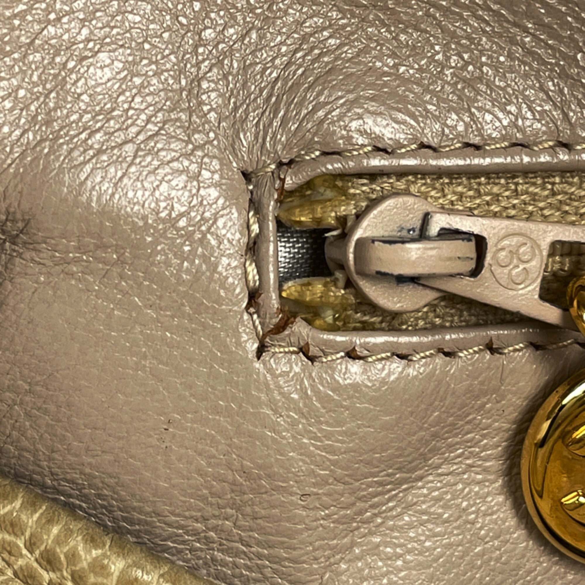 Chanel Matelasse Cream Leather Shoulder Bag (Pre-Owned)