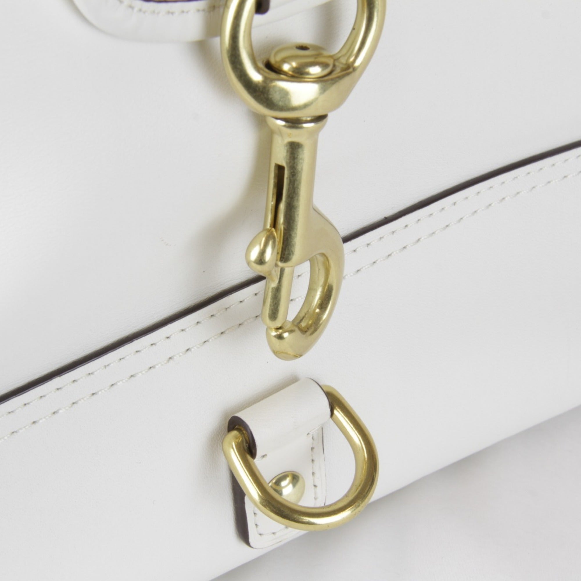 Coach White Leather Shoulder Bag (Pre-Owned)