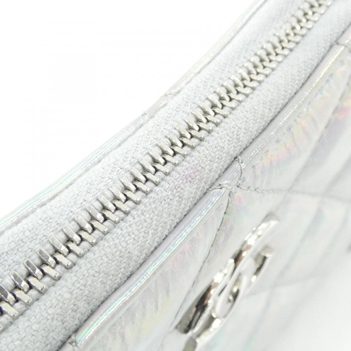 Chanel Silver Shoulder Bag (Pre-Owned)