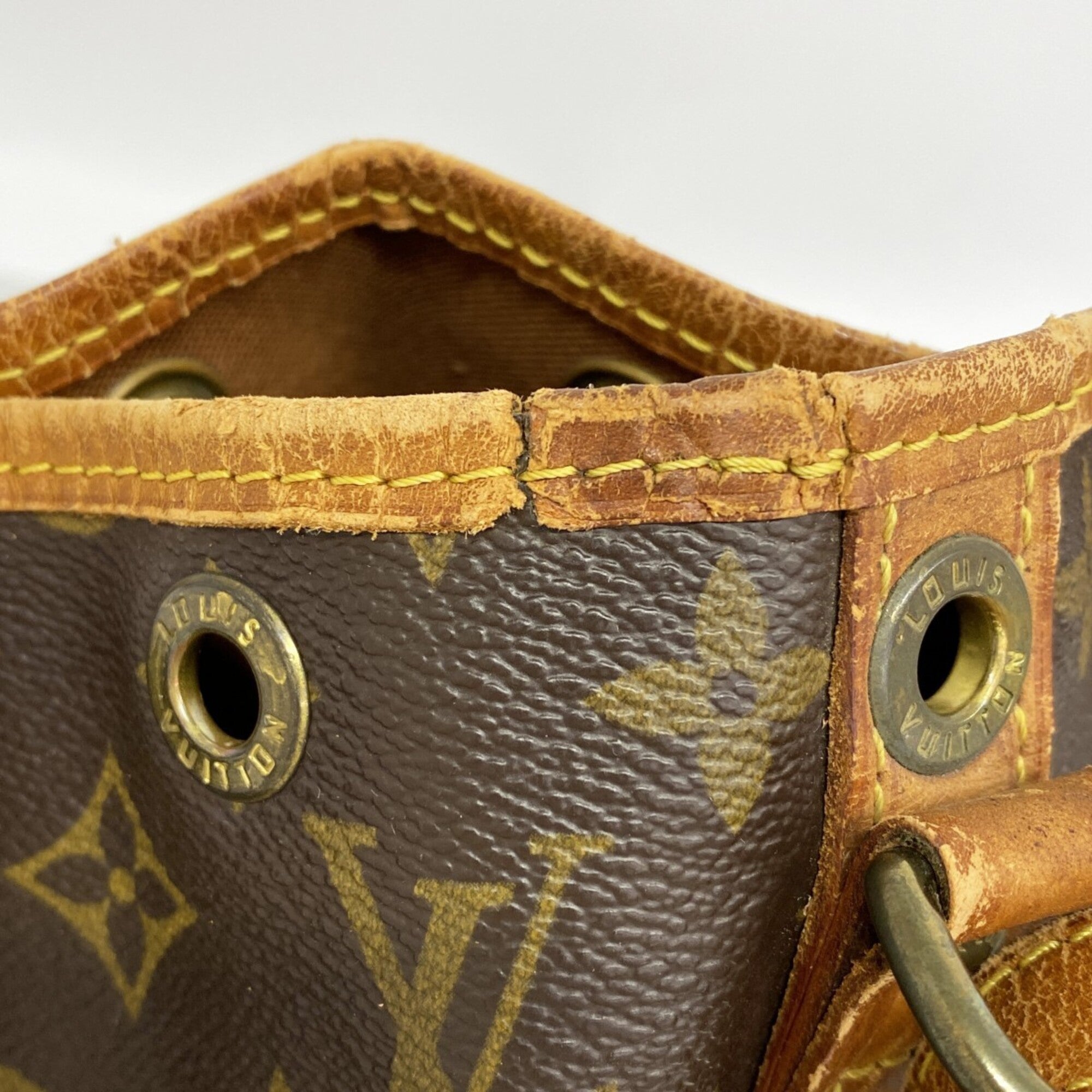 Louis Vuitton Brown Shoulder Bag (Pre-Owned)