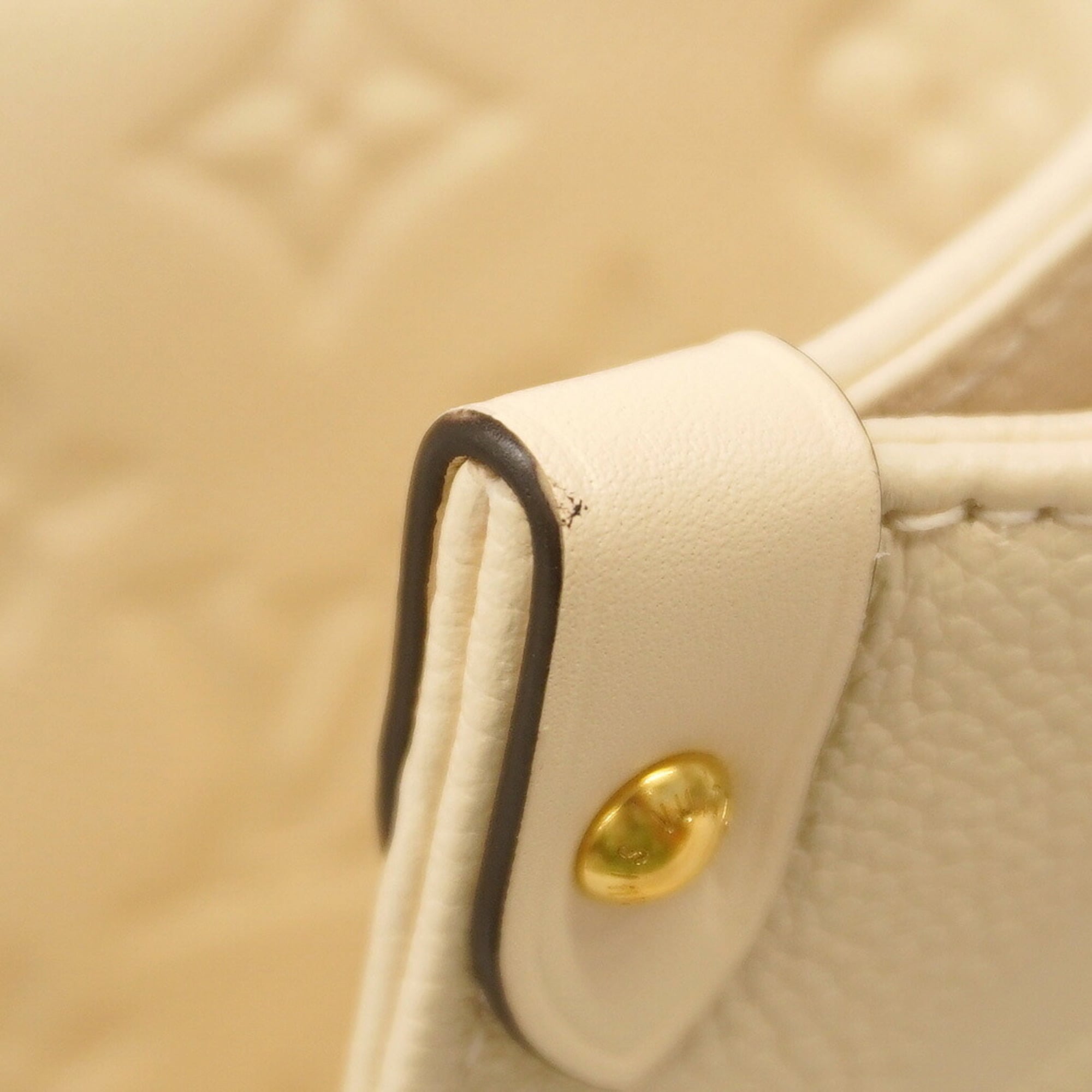 Louis Vuitton Cream Tote Bag (Pre-Owned)