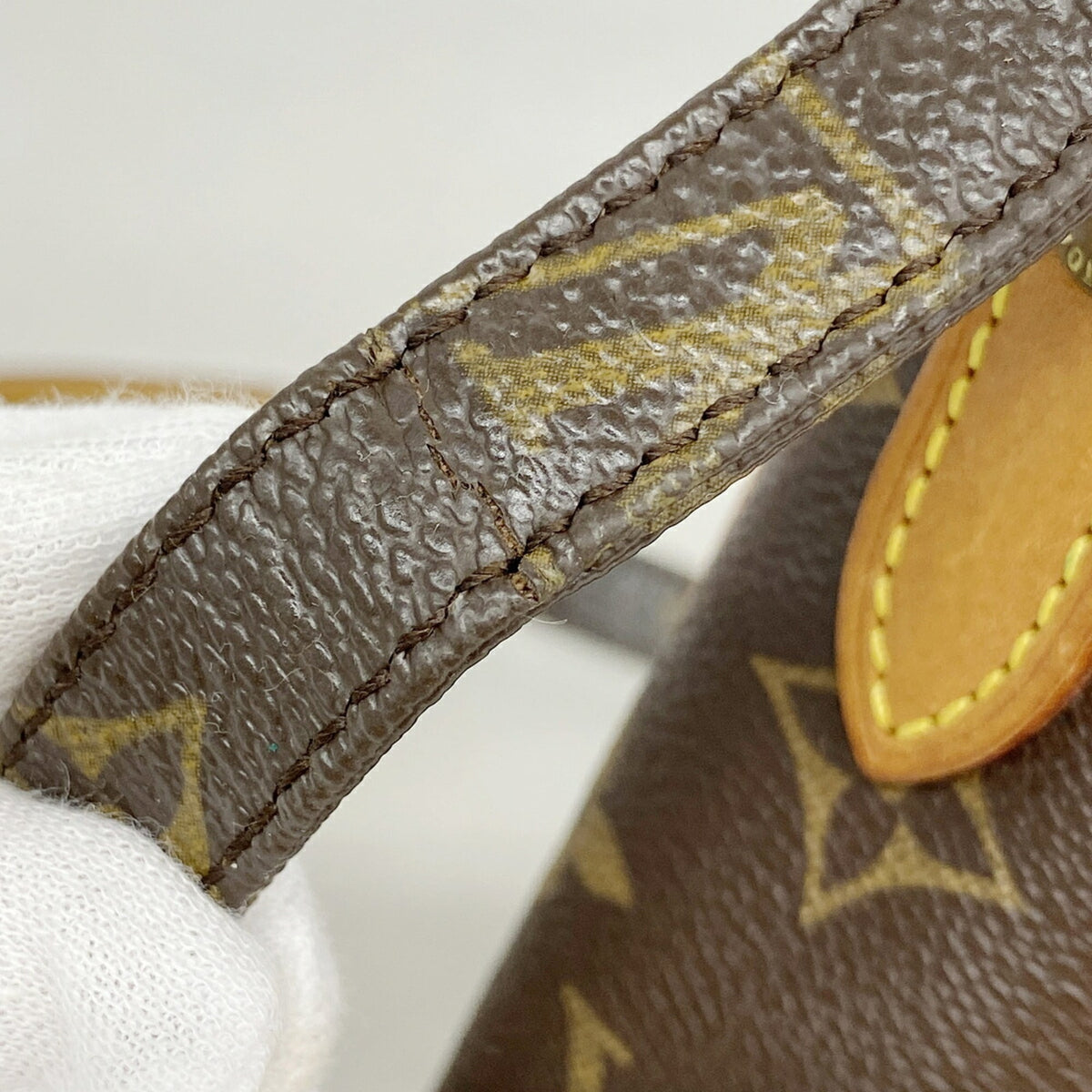 Louis Vuitton Brown Shoulder Bag (Pre-Owned)
