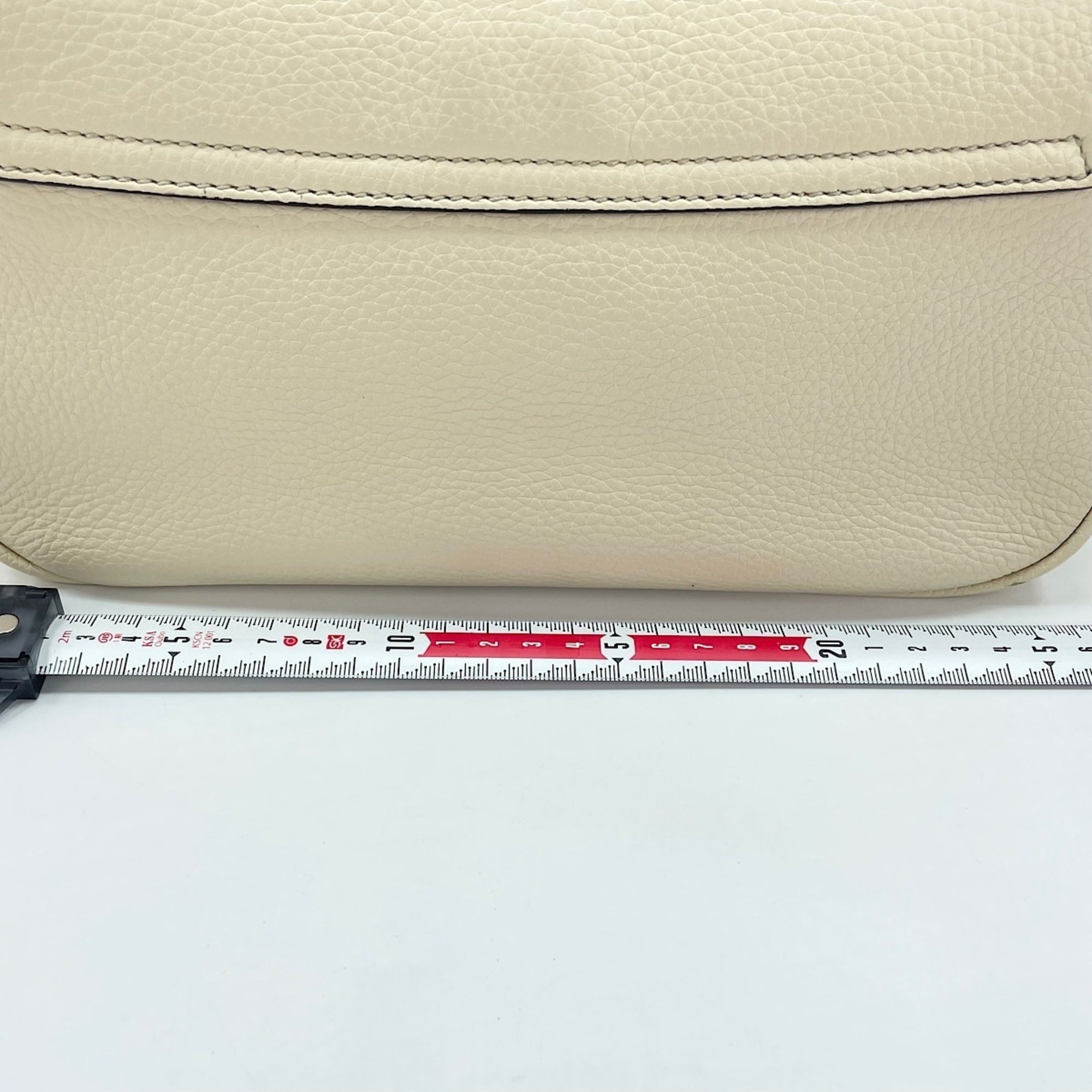 Gucci White Shoulder Bag (Pre-Owned)