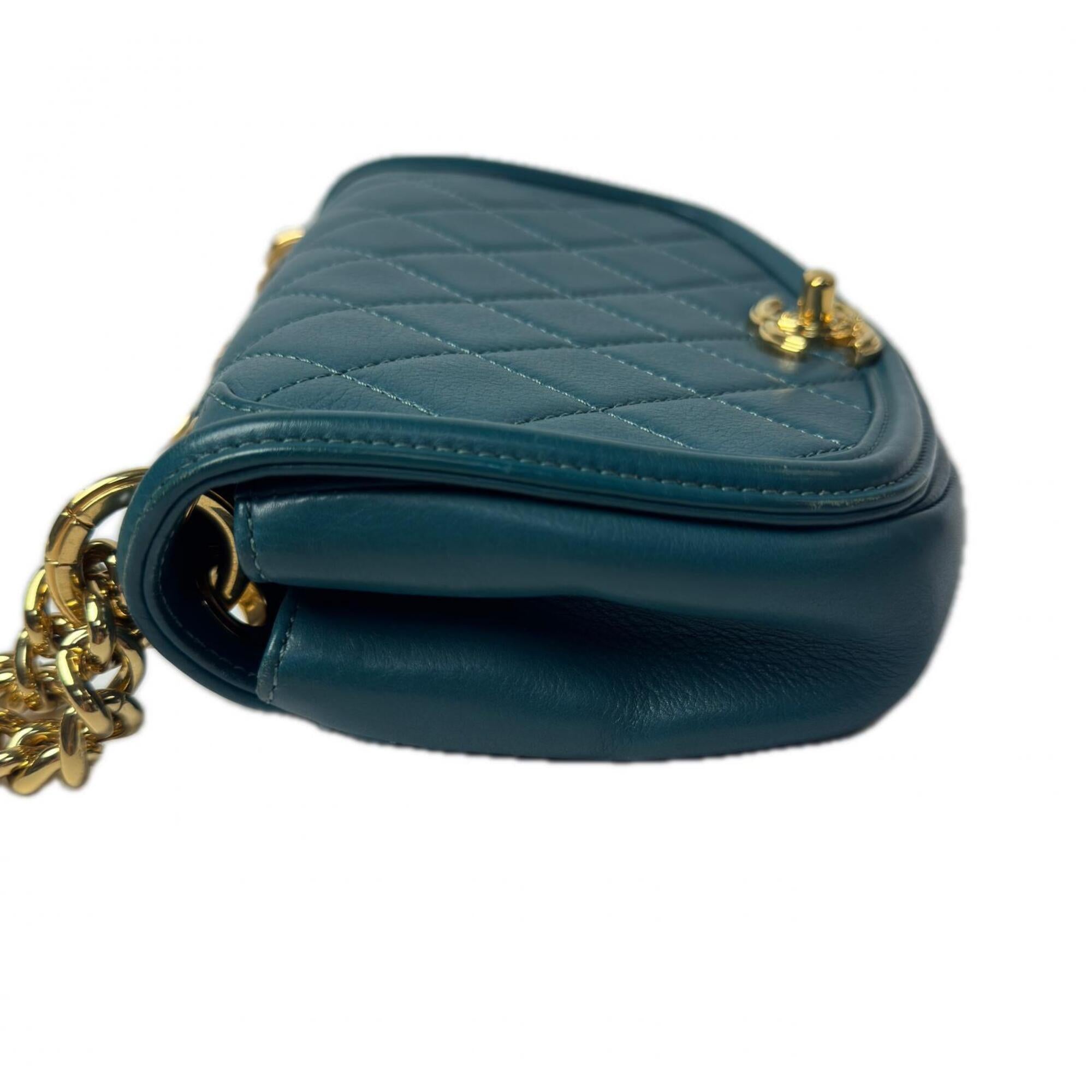 Chanel Green Leather Shoulder Bag (Pre-Owned)