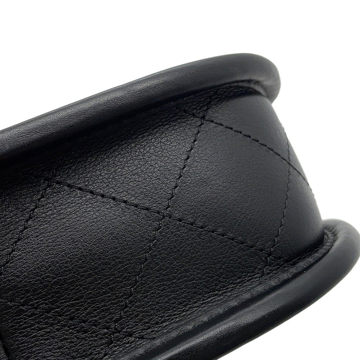 Chanel Matelasse Black Leather Handbag Shoulder Bag (Pre-Owned)