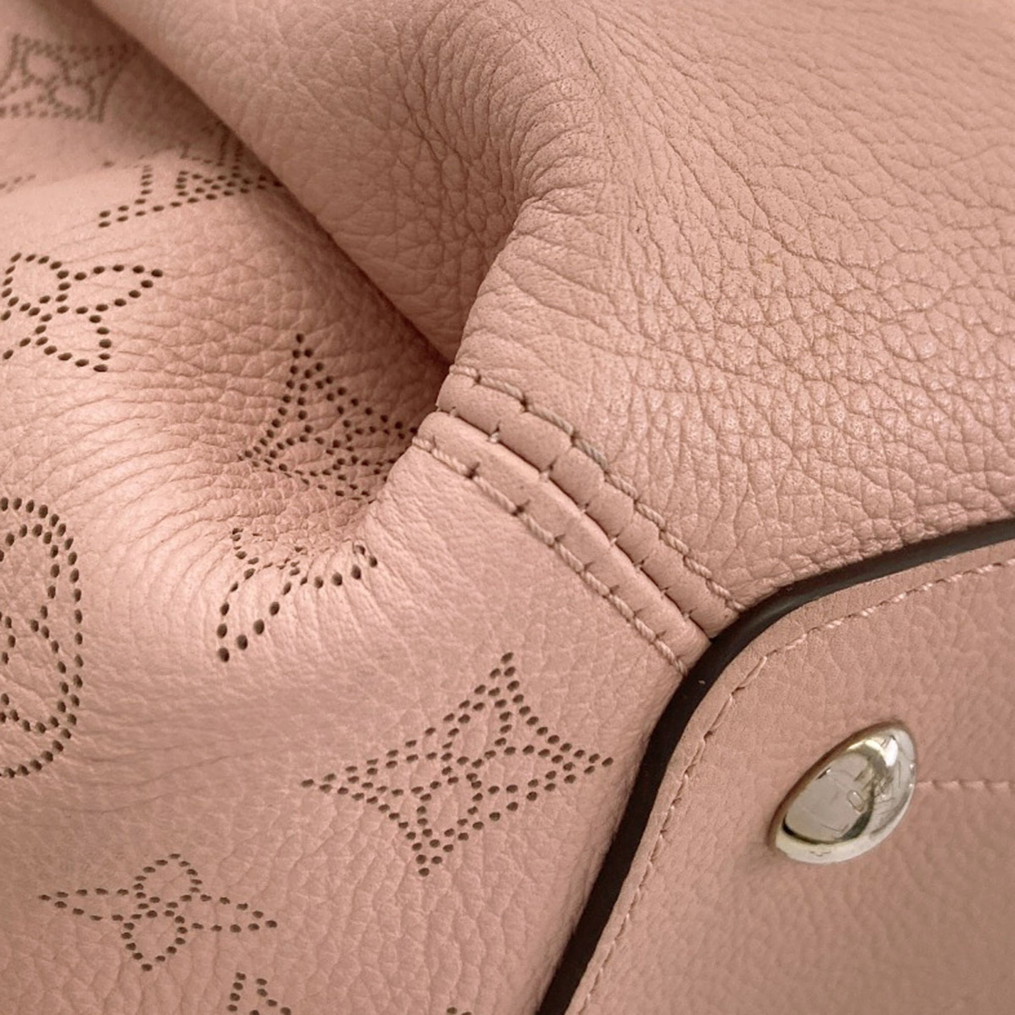 Louis Vuitton Magnolia Mahina Leather Handbag (Pre-Owned)