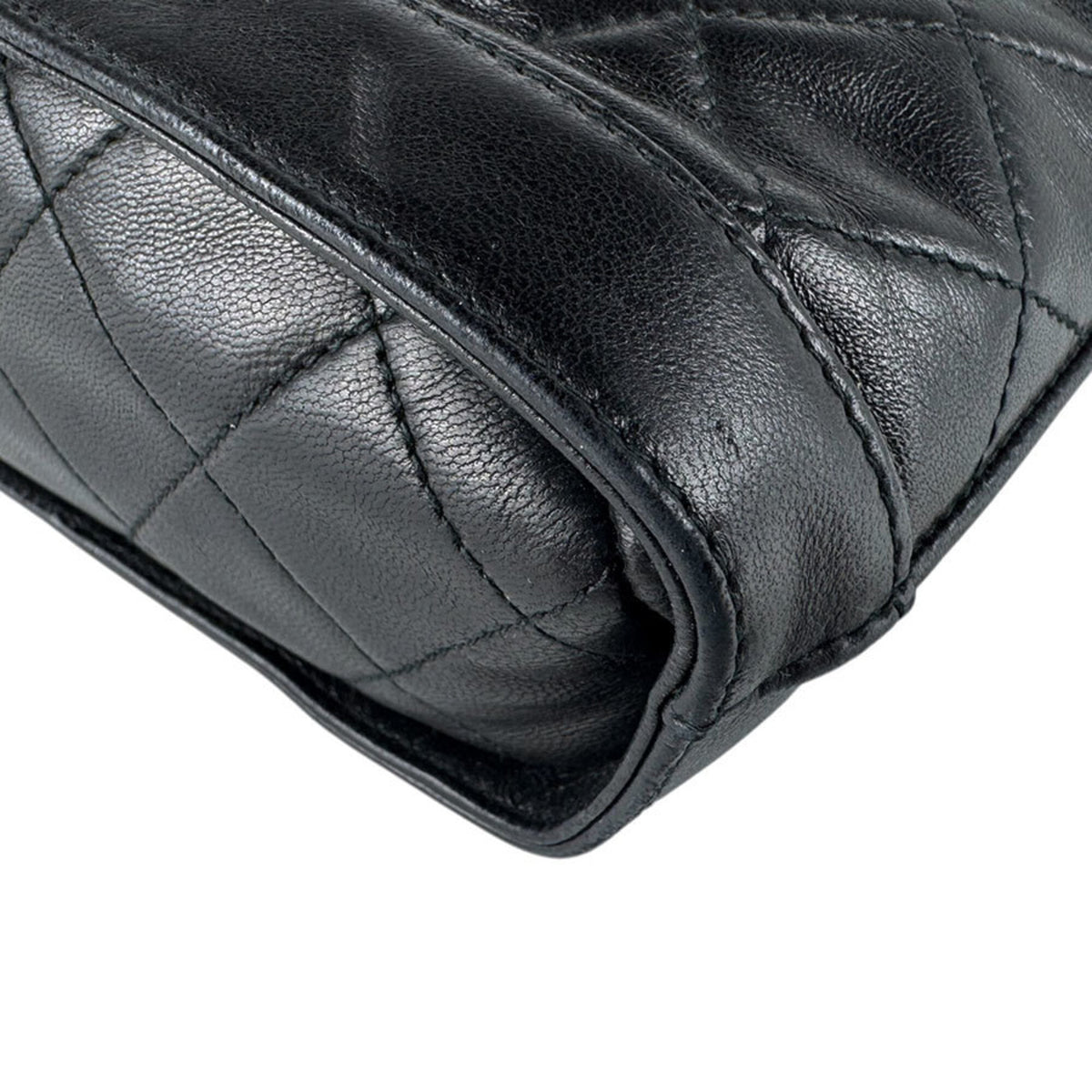 Chanel Black Leather Shoulder Bag (Pre-Owned)