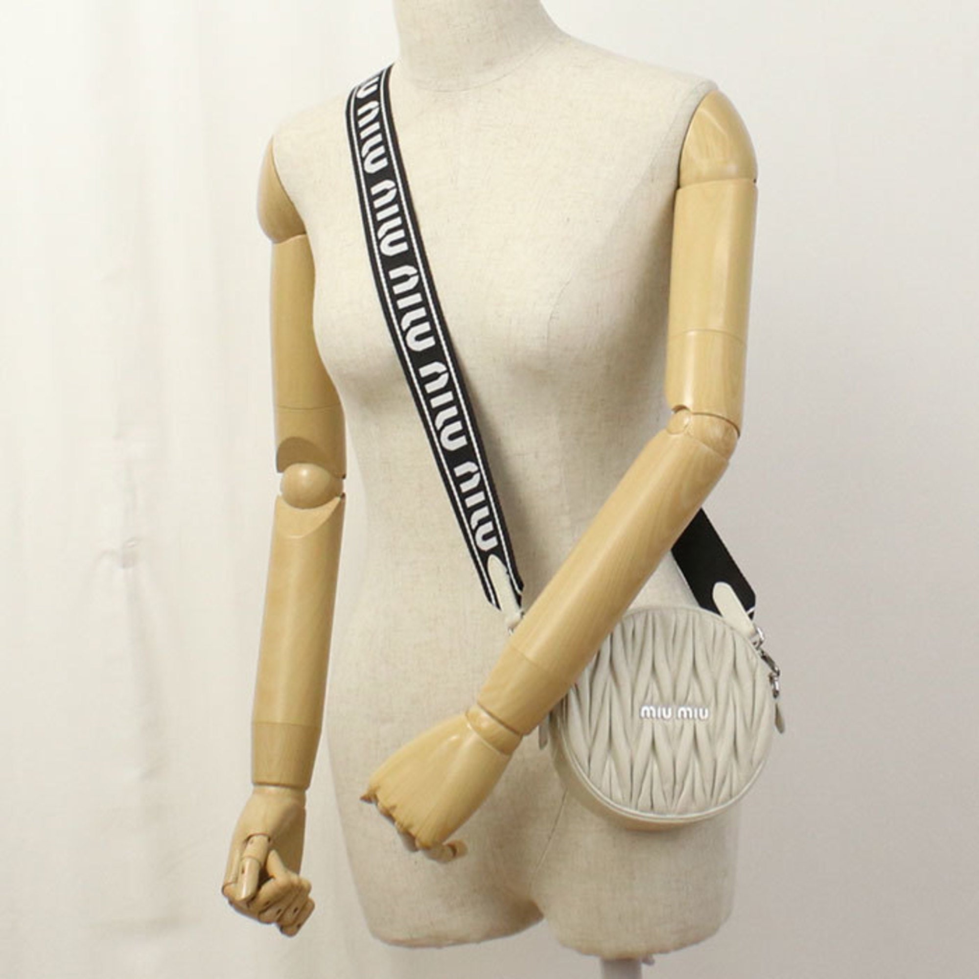 Miu Miu Matelasse White Leather Shoulder Bag (Pre-Owned)