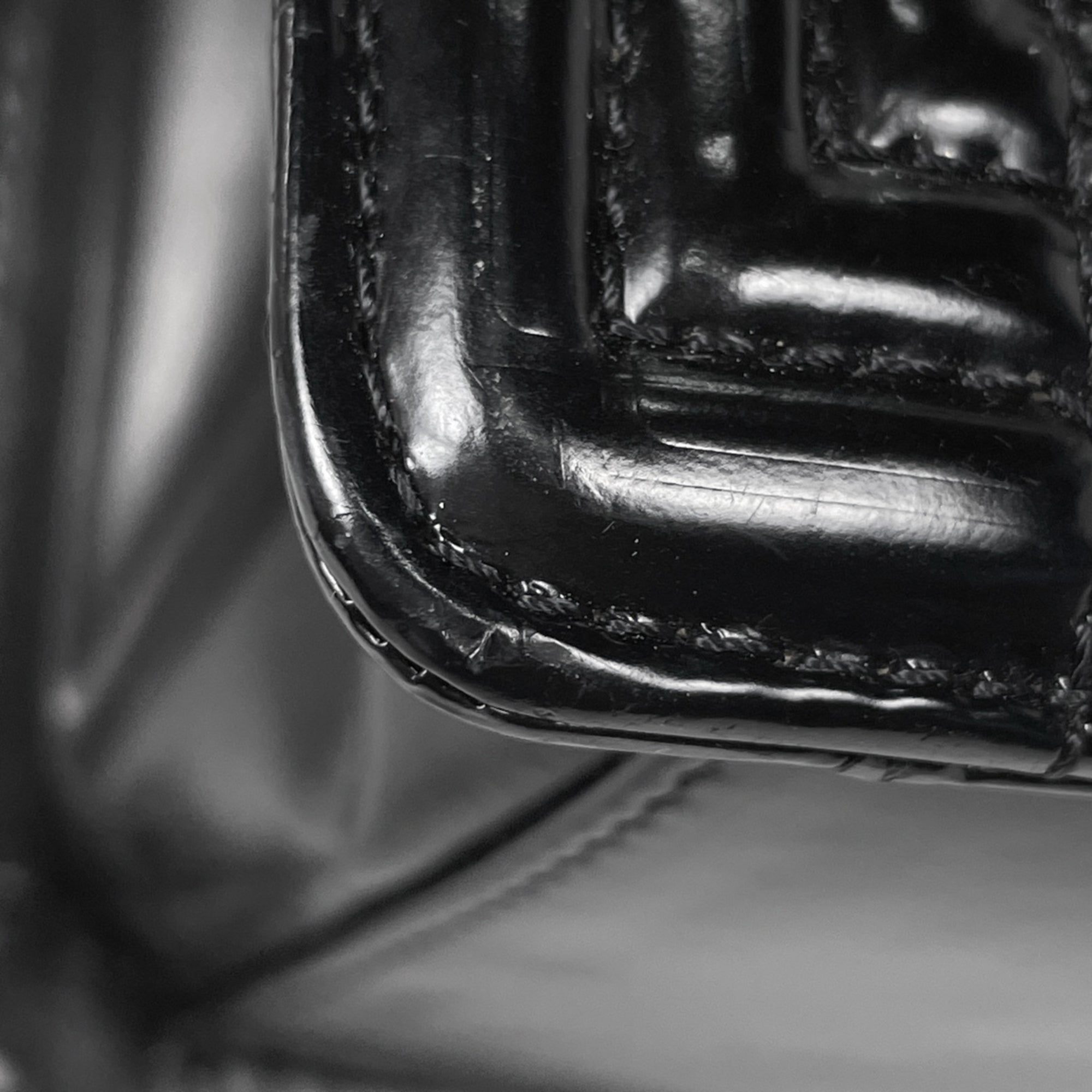 Chanel Boy Chanel Black Leather Handbag Shoulder Bag (Pre-Owned)