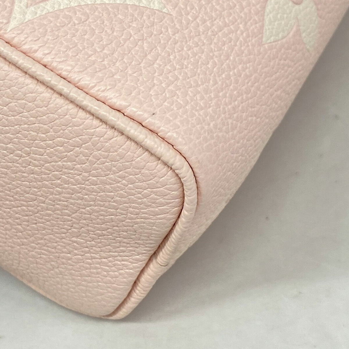 Louis Vuitton Pink Handbag (Pre-Owned)
