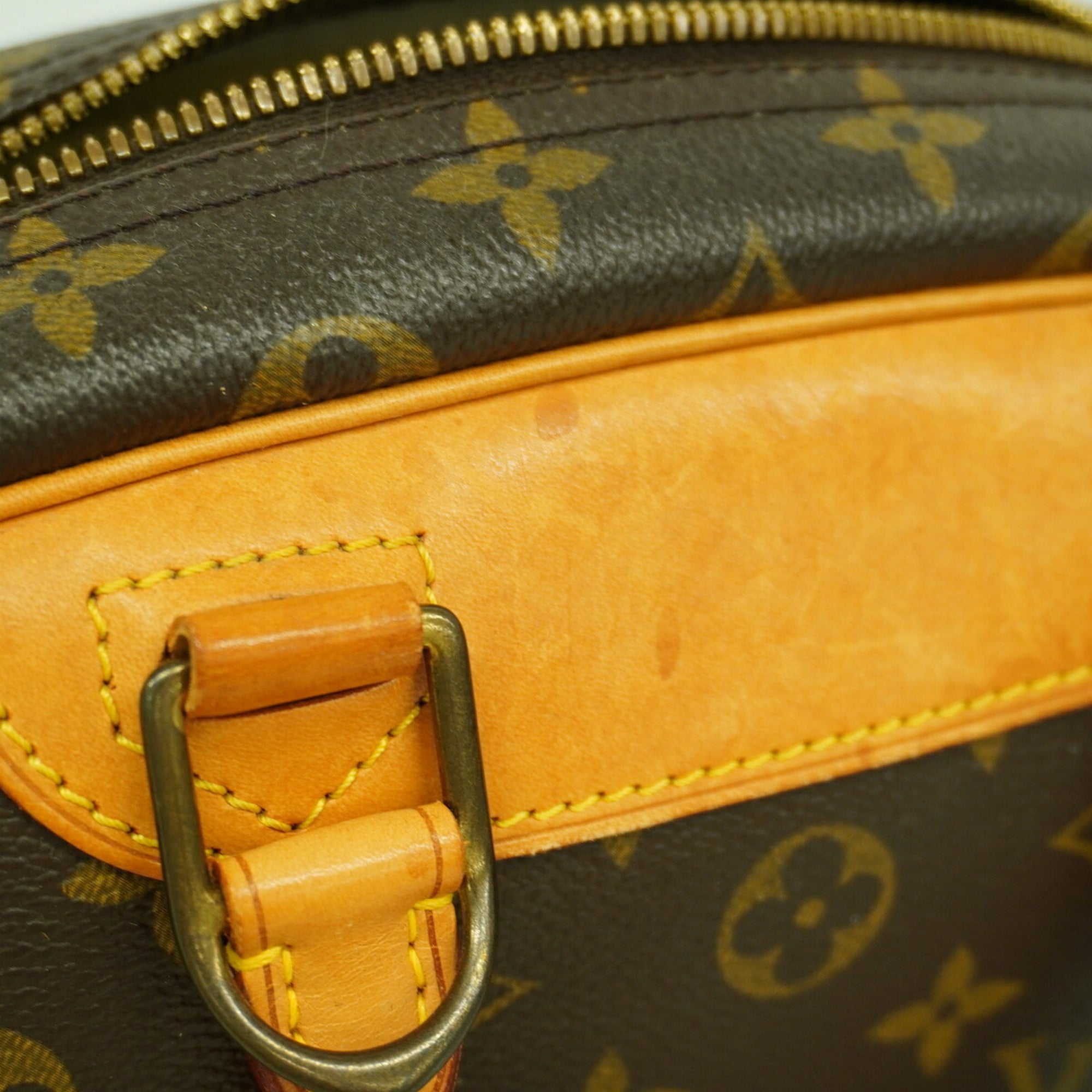 Louis Vuitton Brown Handbag (Pre-Owned)