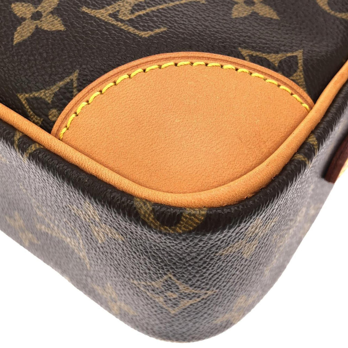 Louis Vuitton Brown Coated Canvas Shoulder Bag (Pre-Owned)
