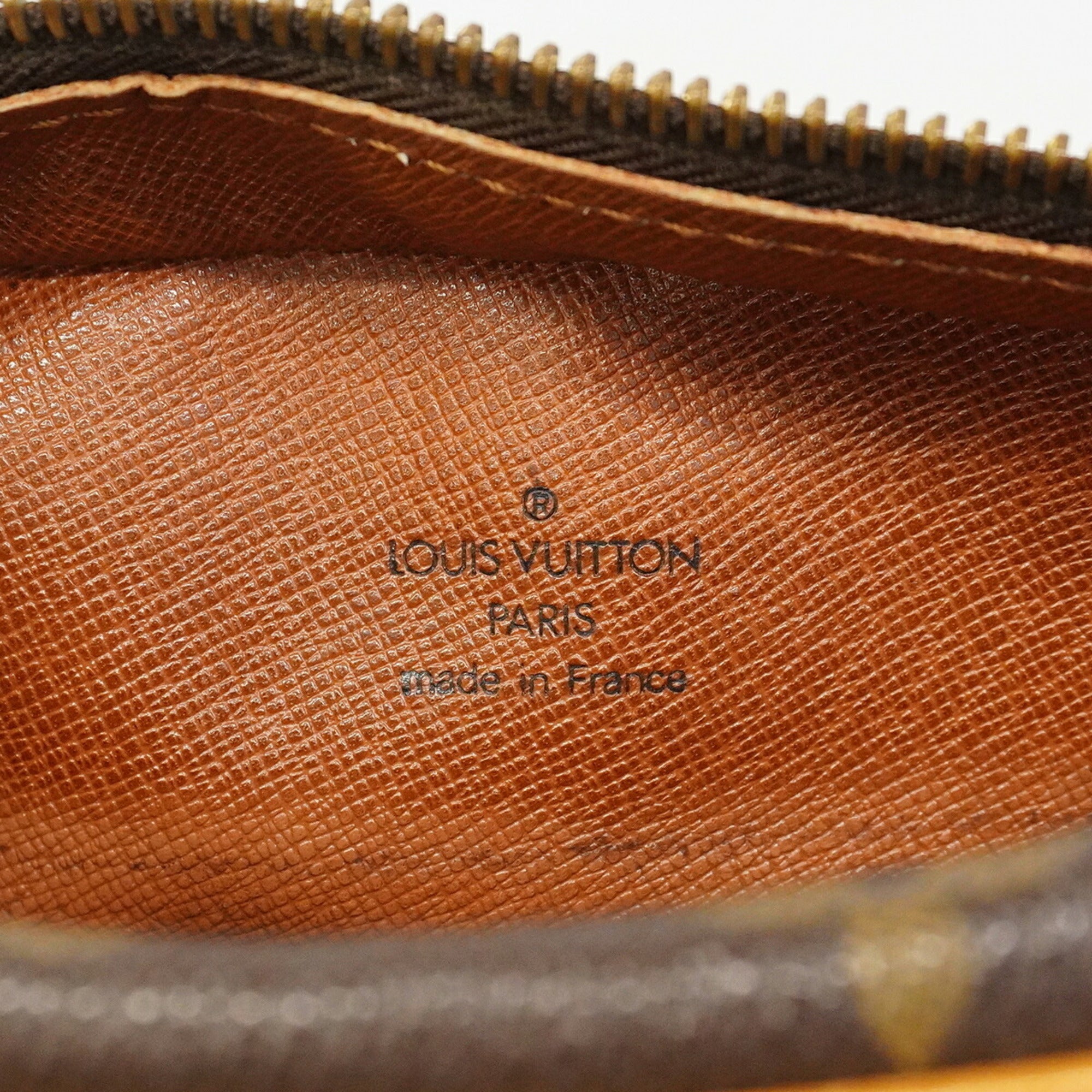 Louis Vuitton Brown Clutch Bag (Pre-Owned)