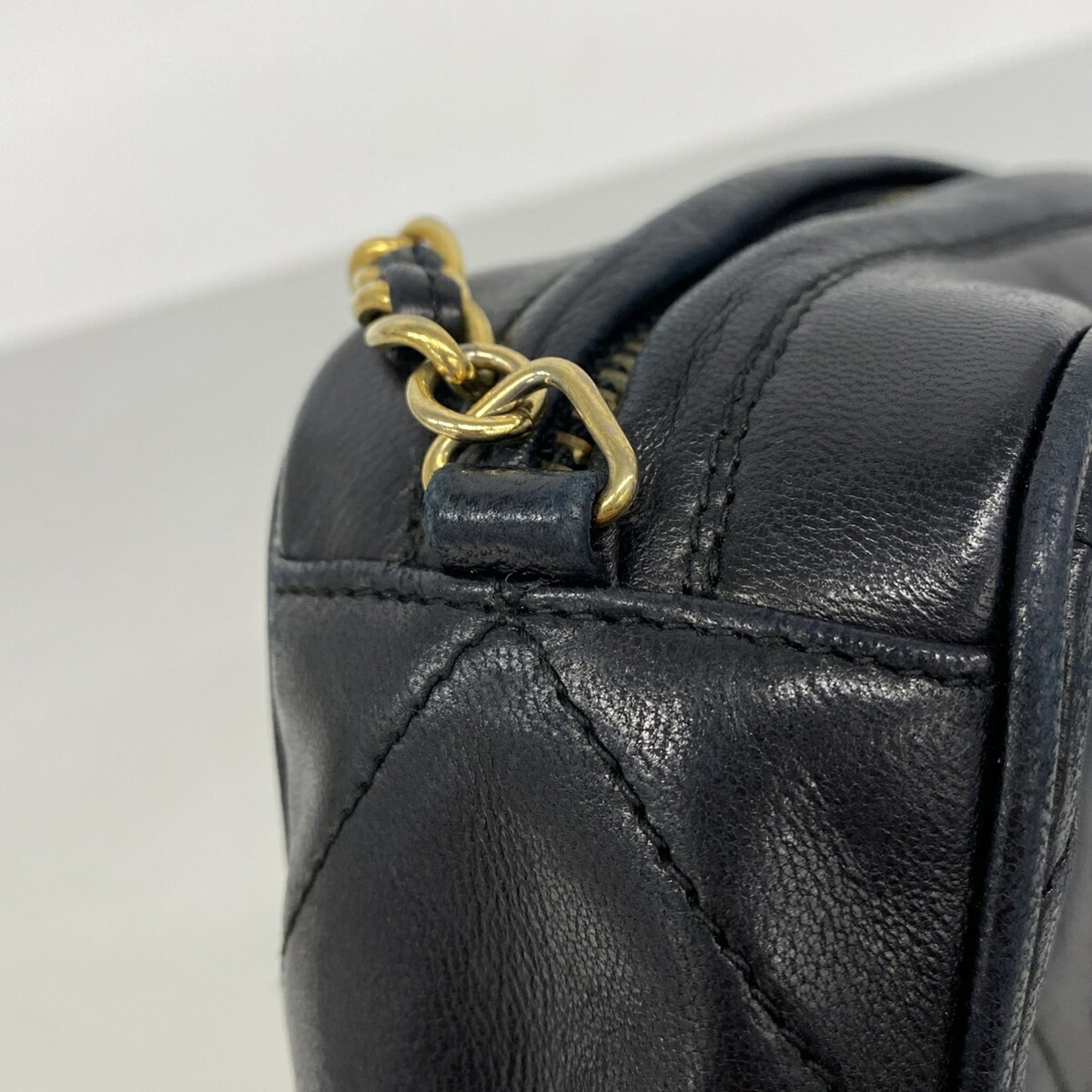 Chanel Black Leather Shoulder Bag (Pre-Owned)