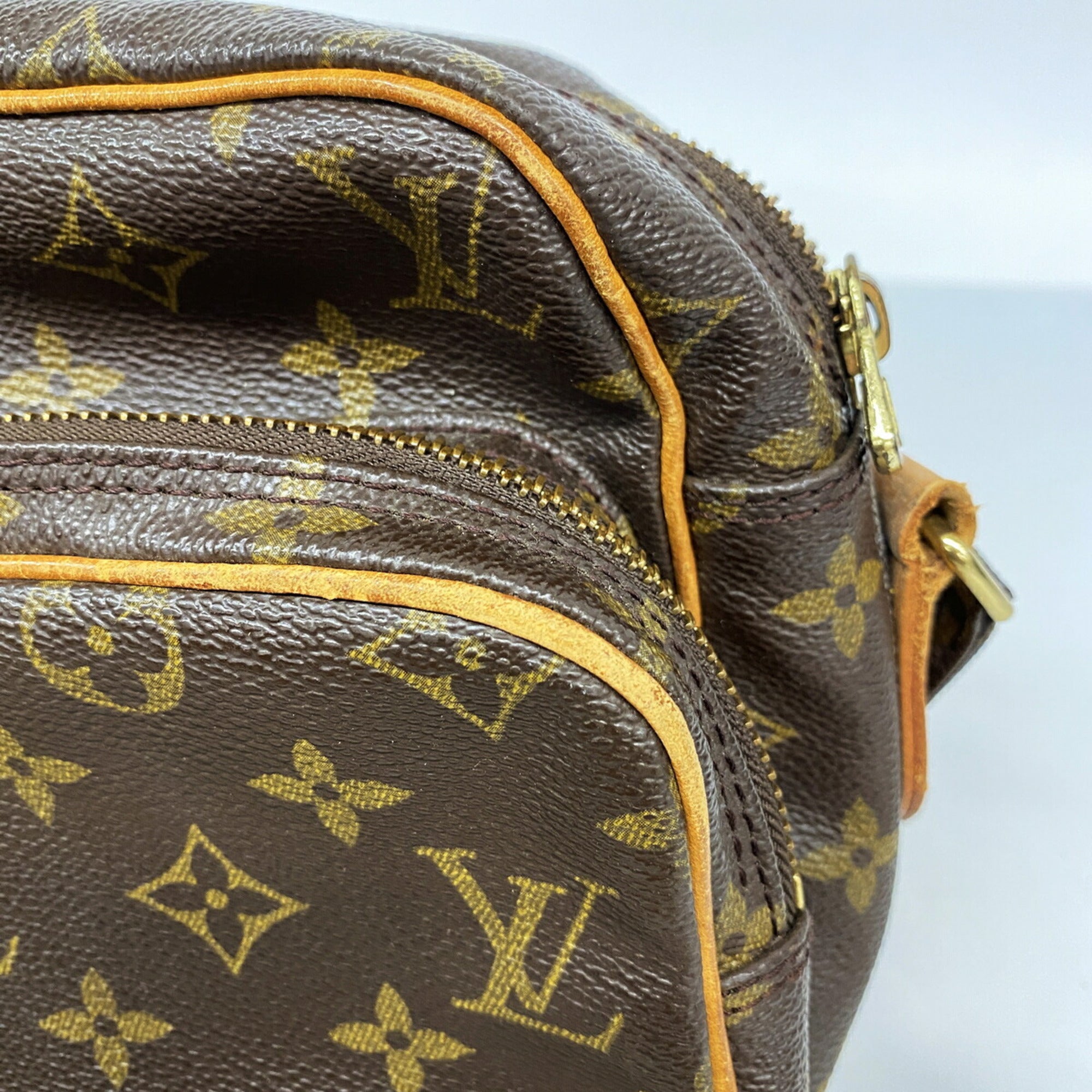 Louis Vuitton Brown Shoulder Bag (Pre-Owned)