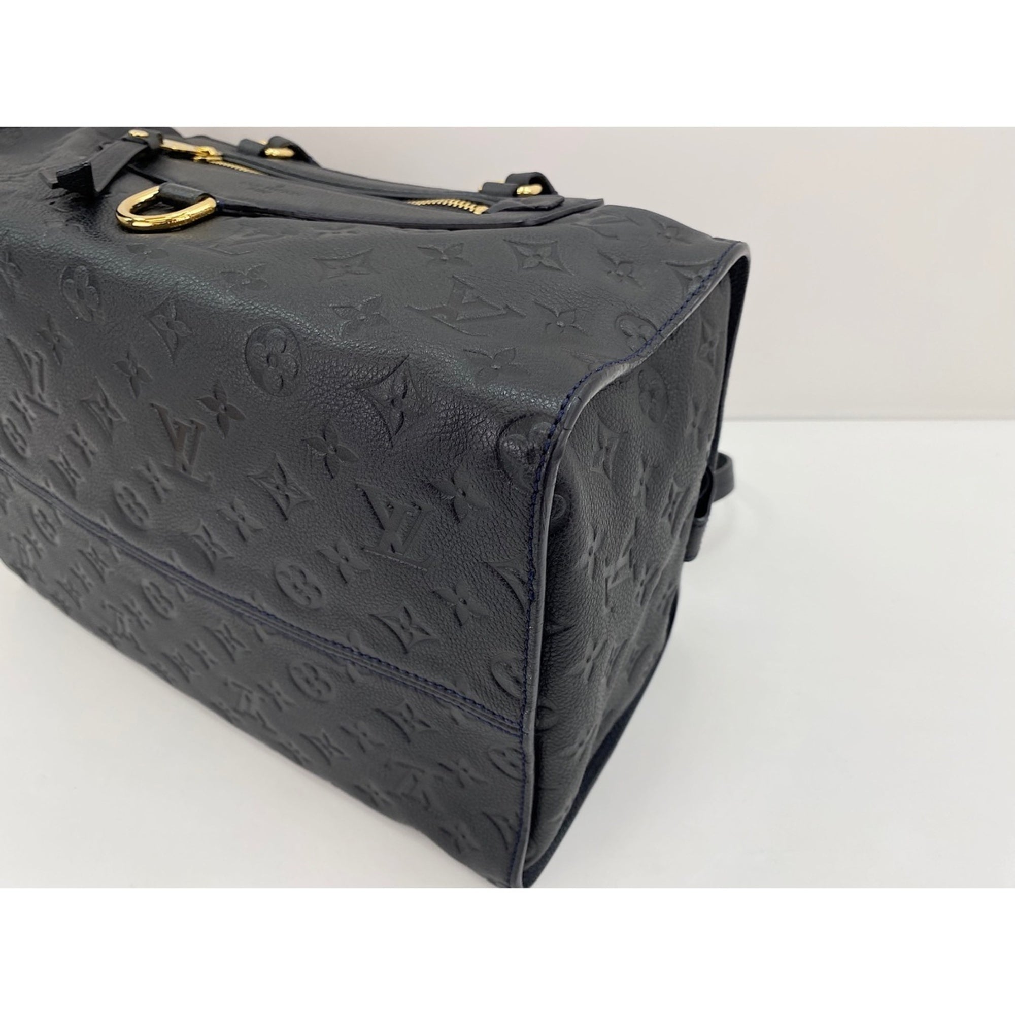 Louis Vuitton Black Handbag (Pre-Owned)