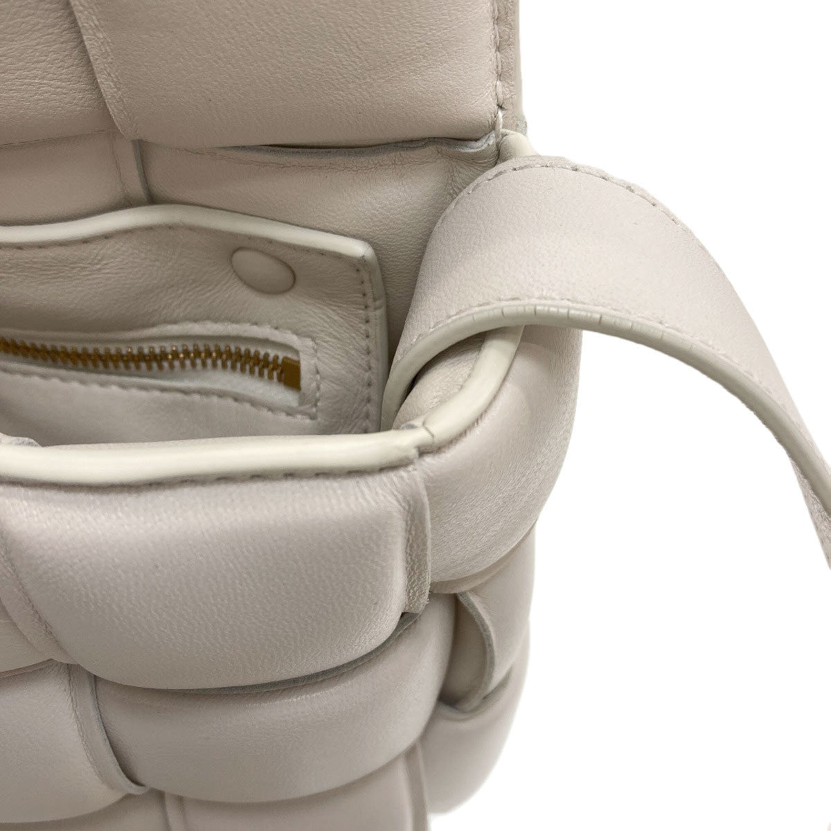 Bottega Veneta White Leather Shoulder Bag (Pre-Owned)
