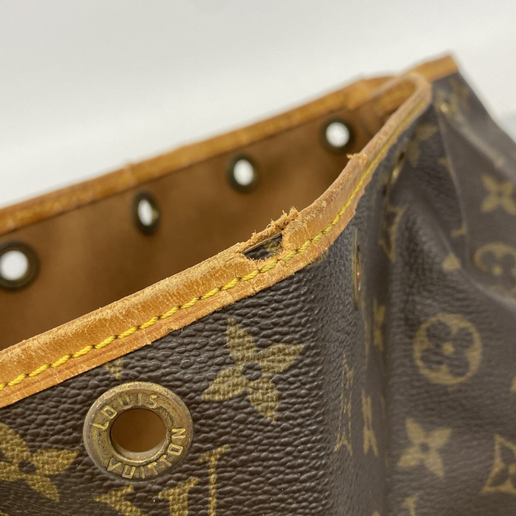 Louis Vuitton Brown Shoulder Bag (Pre-Owned)