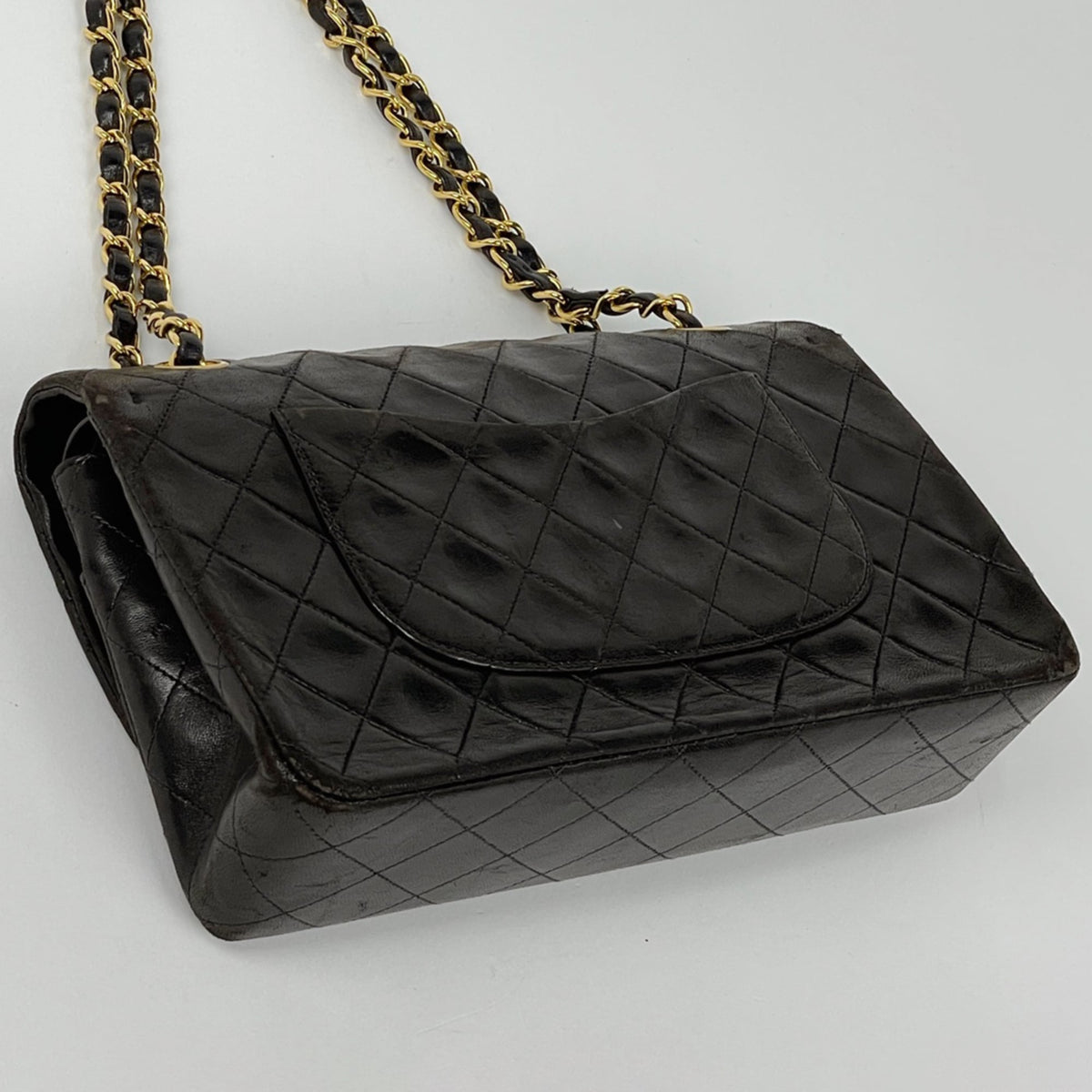 Chanel Matelasse Black Leather Shoulder Bag (Pre-Owned)