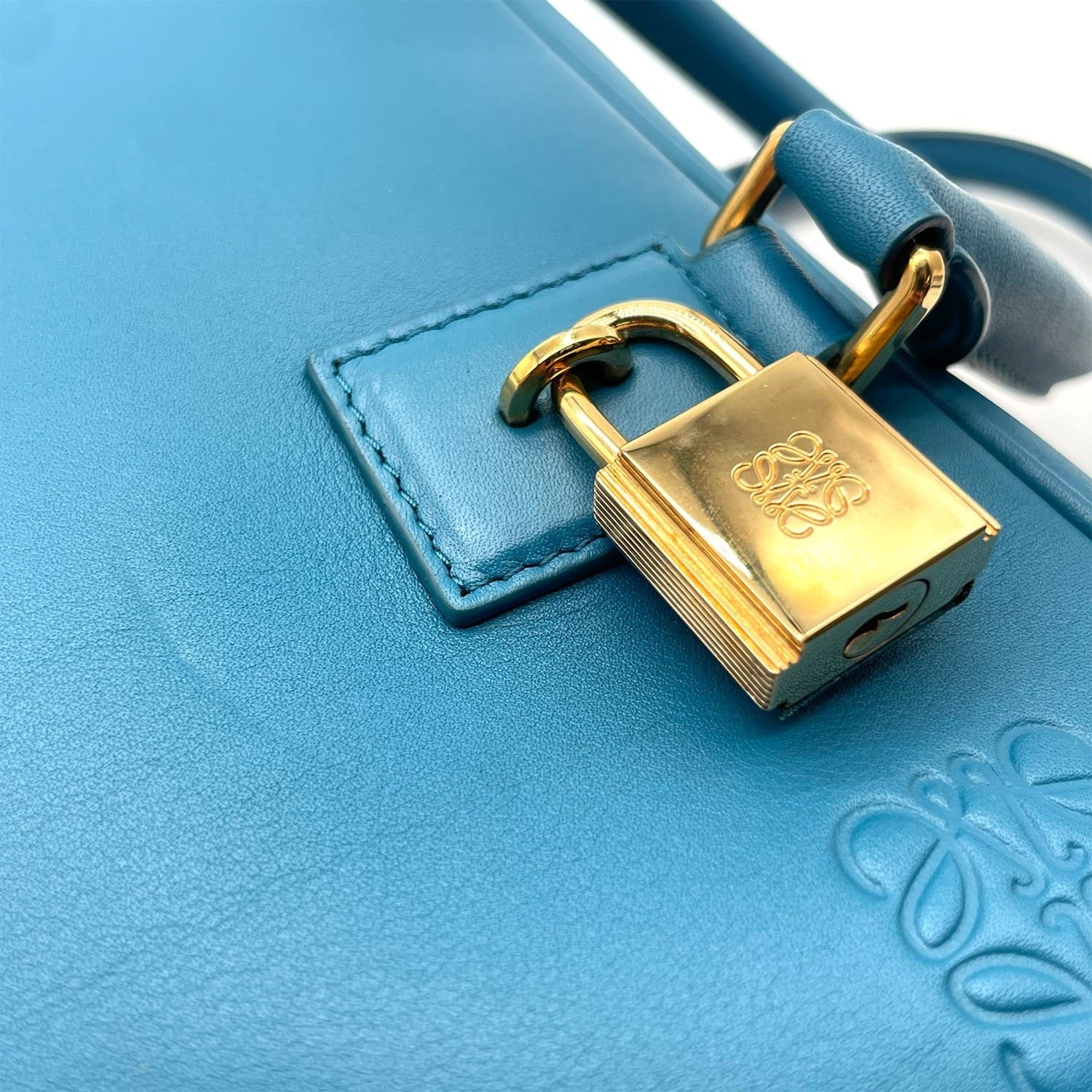 Loewe Blue Leather Shoulder Bag (Pre-Owned)